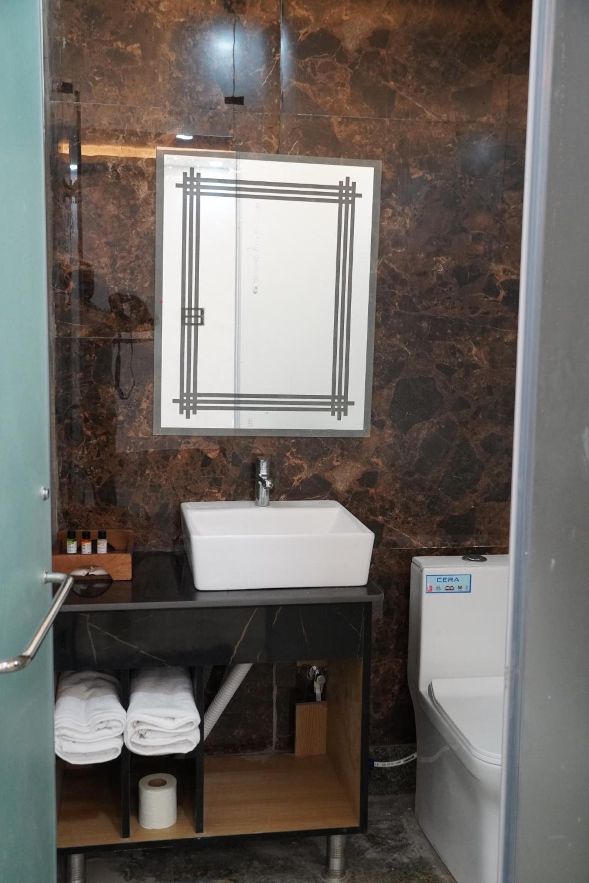 Green Sarovar Hotel & Restaurant