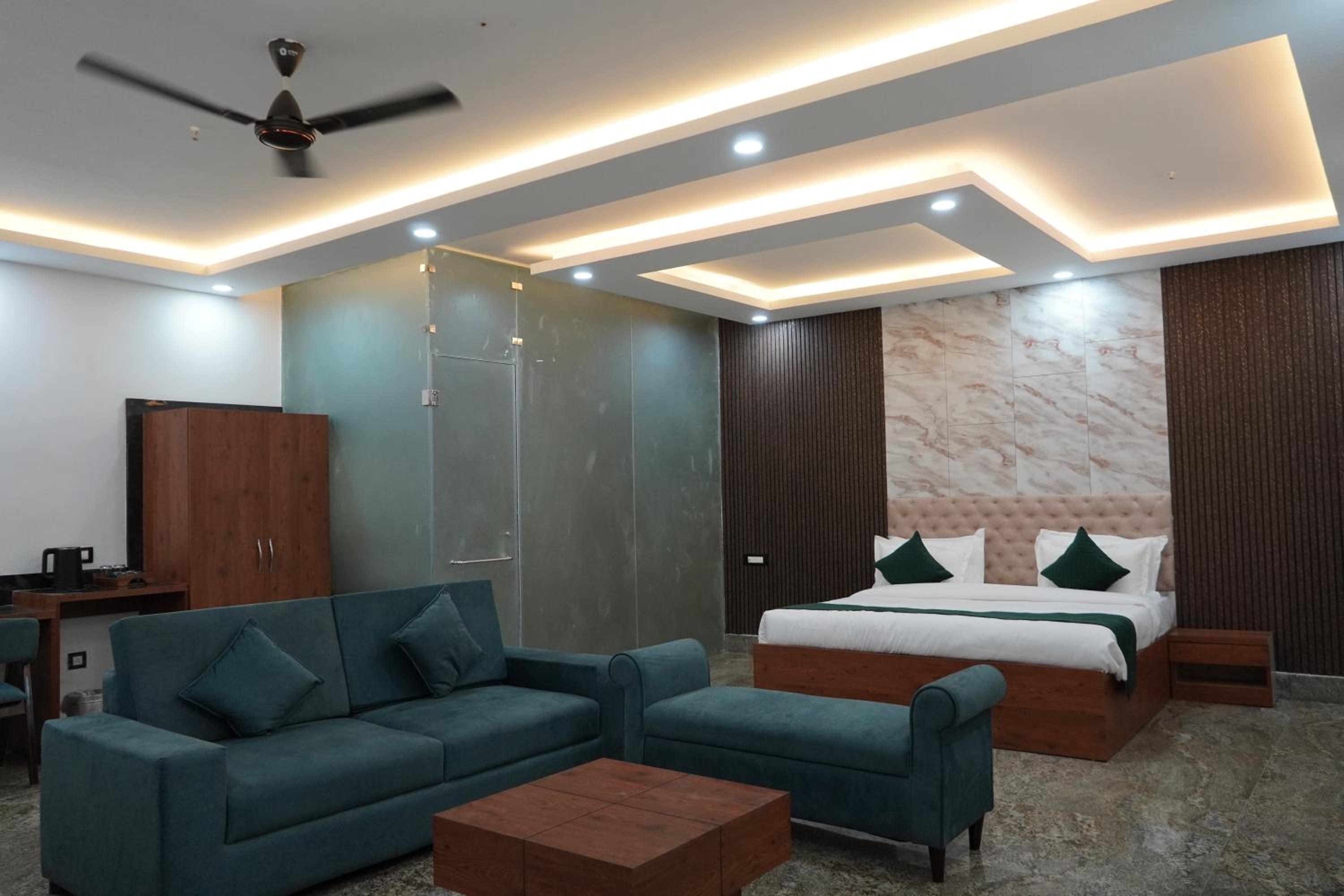 Green Sarovar Hotel & Restaurant