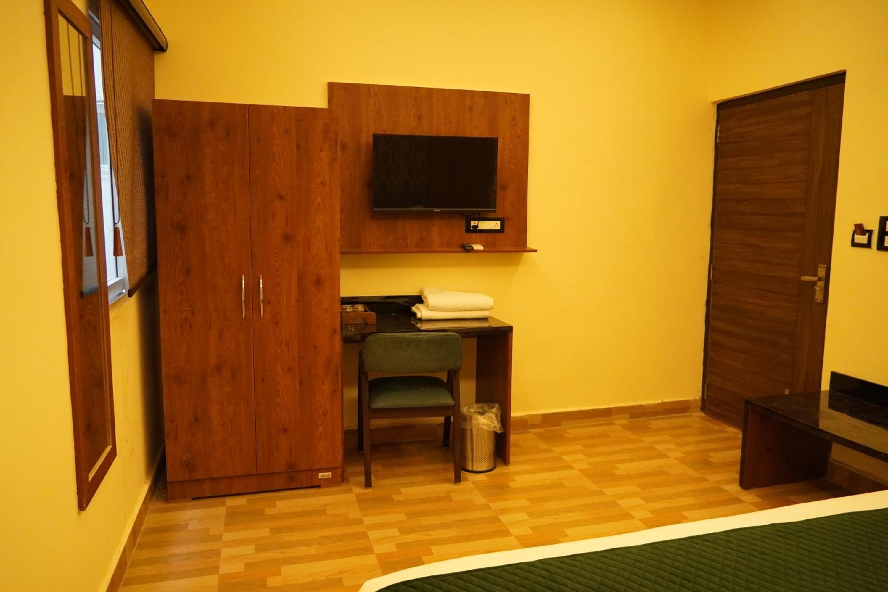 Green Sarovar Hotel & Restaurant