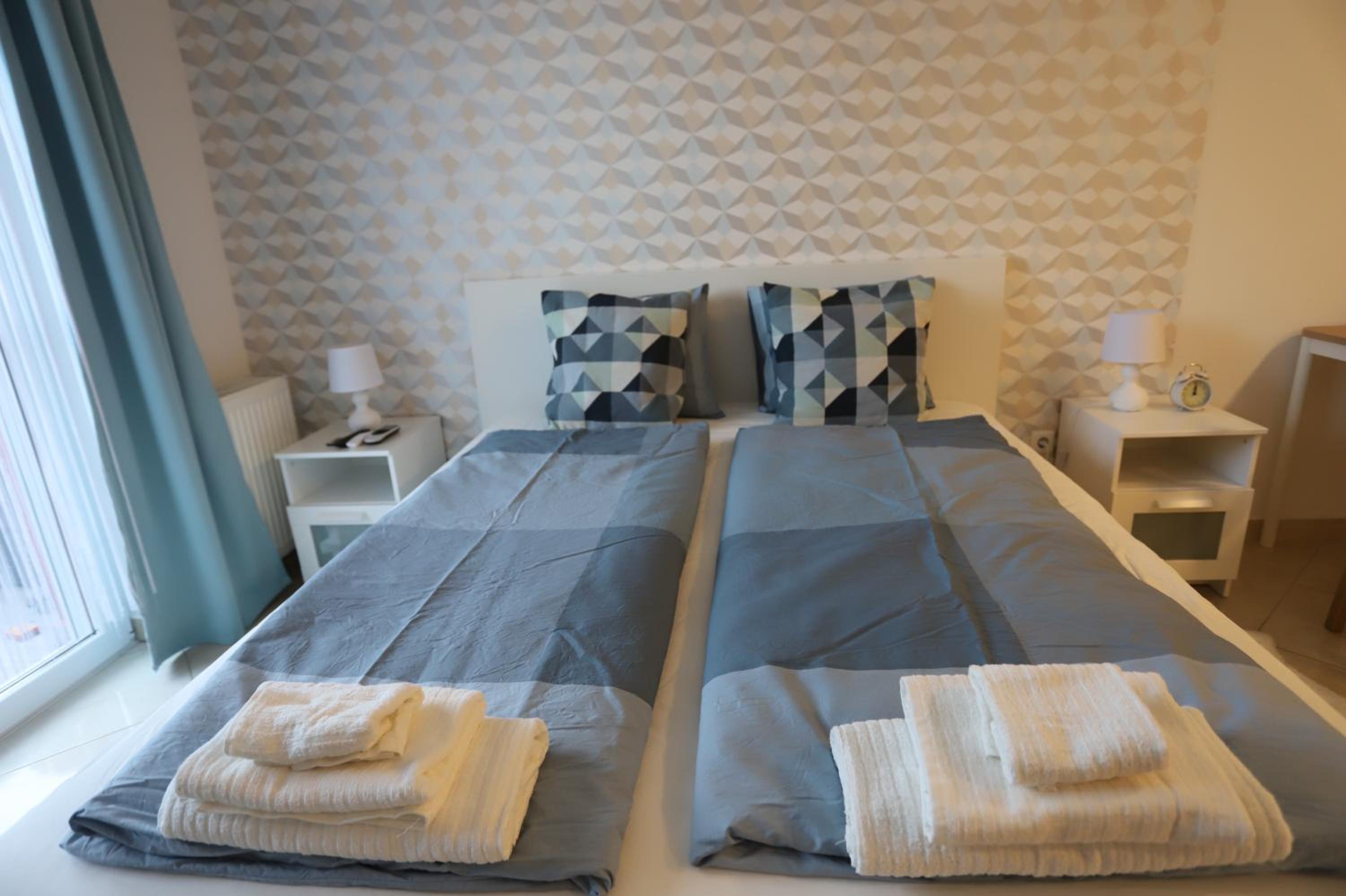 Airport Luxury Apartment with Balcony + Free parking