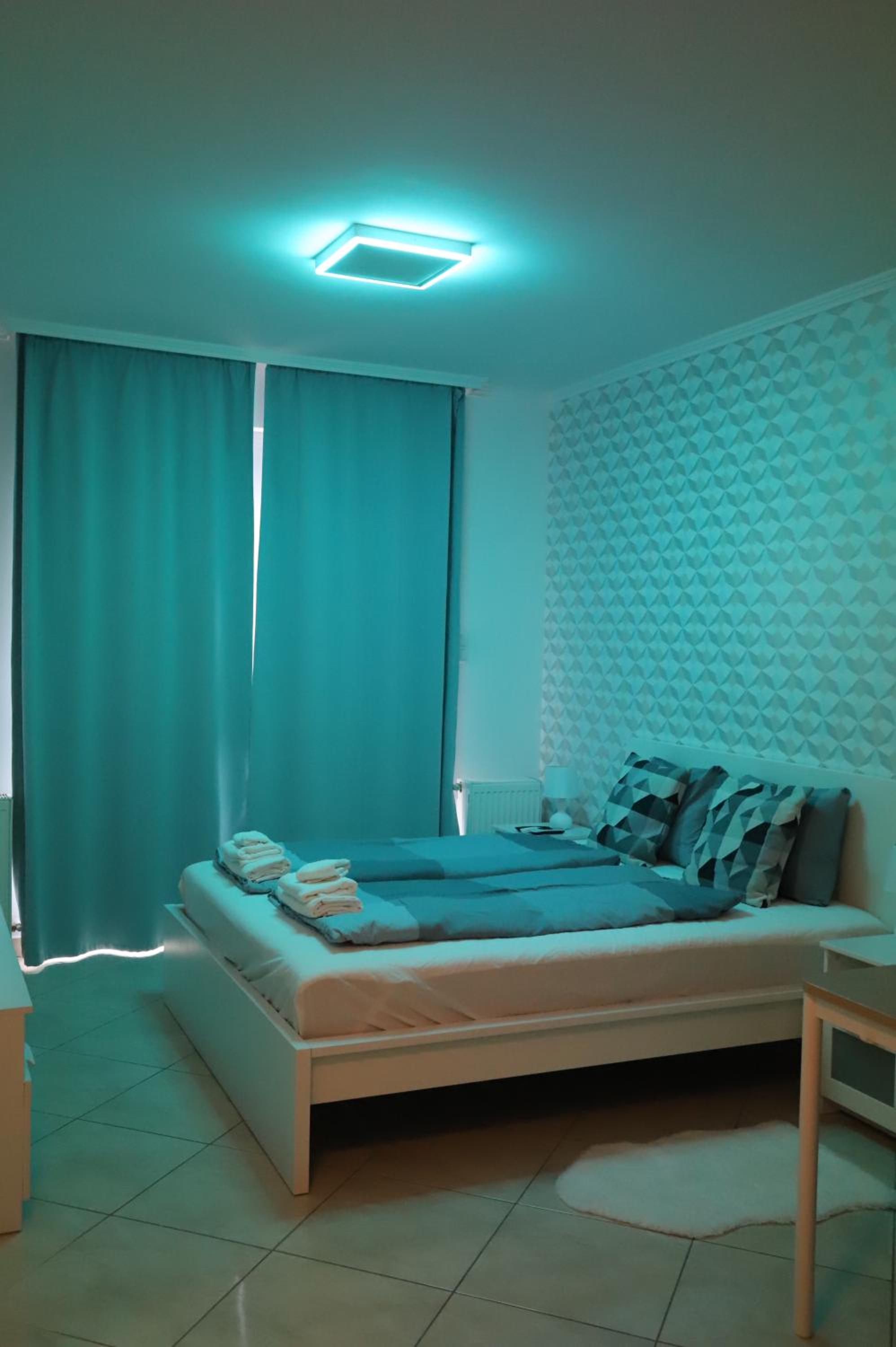 Airport Luxury Apartment with Balcony + Free parking