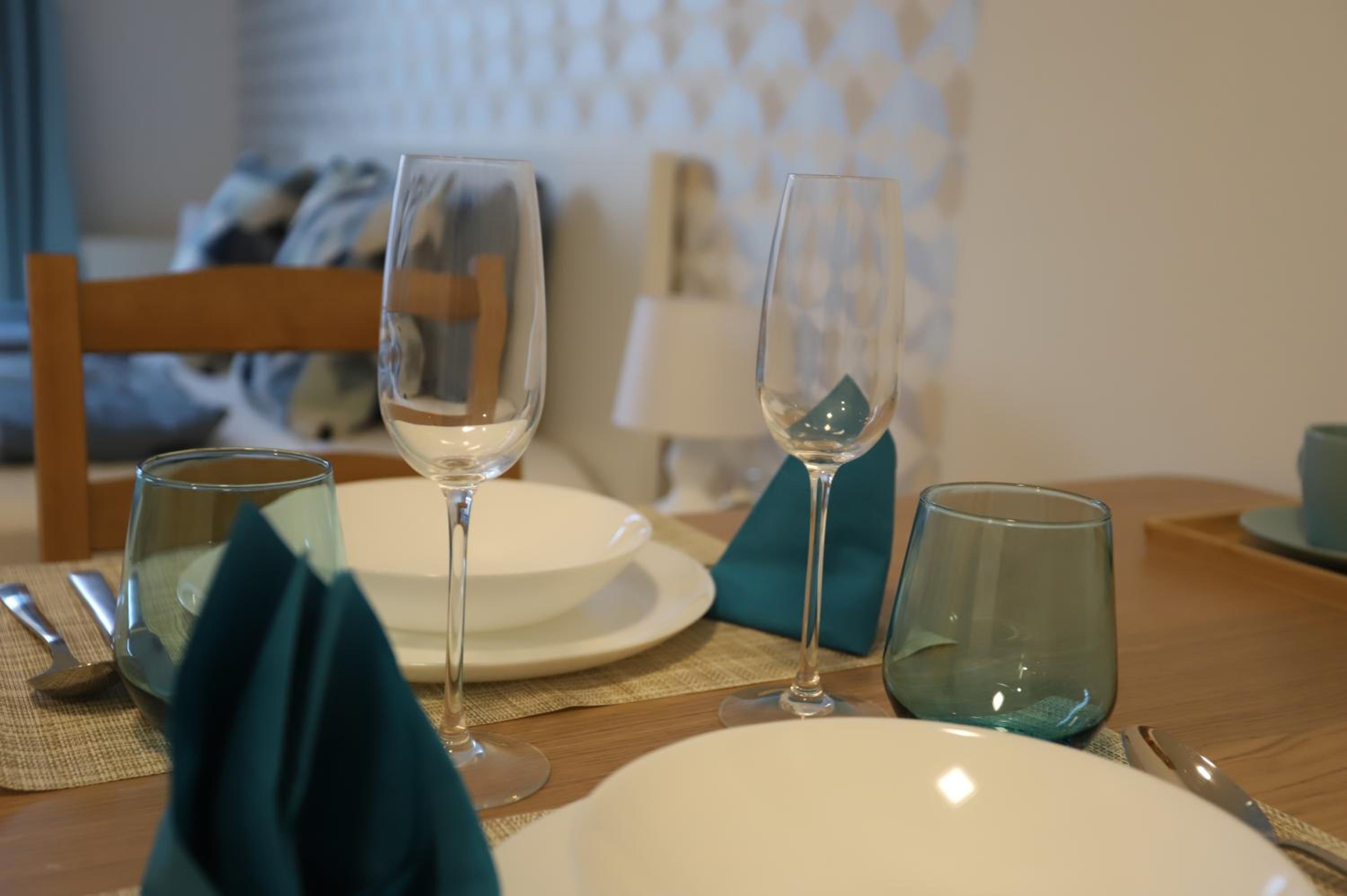Airport Luxury Apartment with Balcony + Free parking