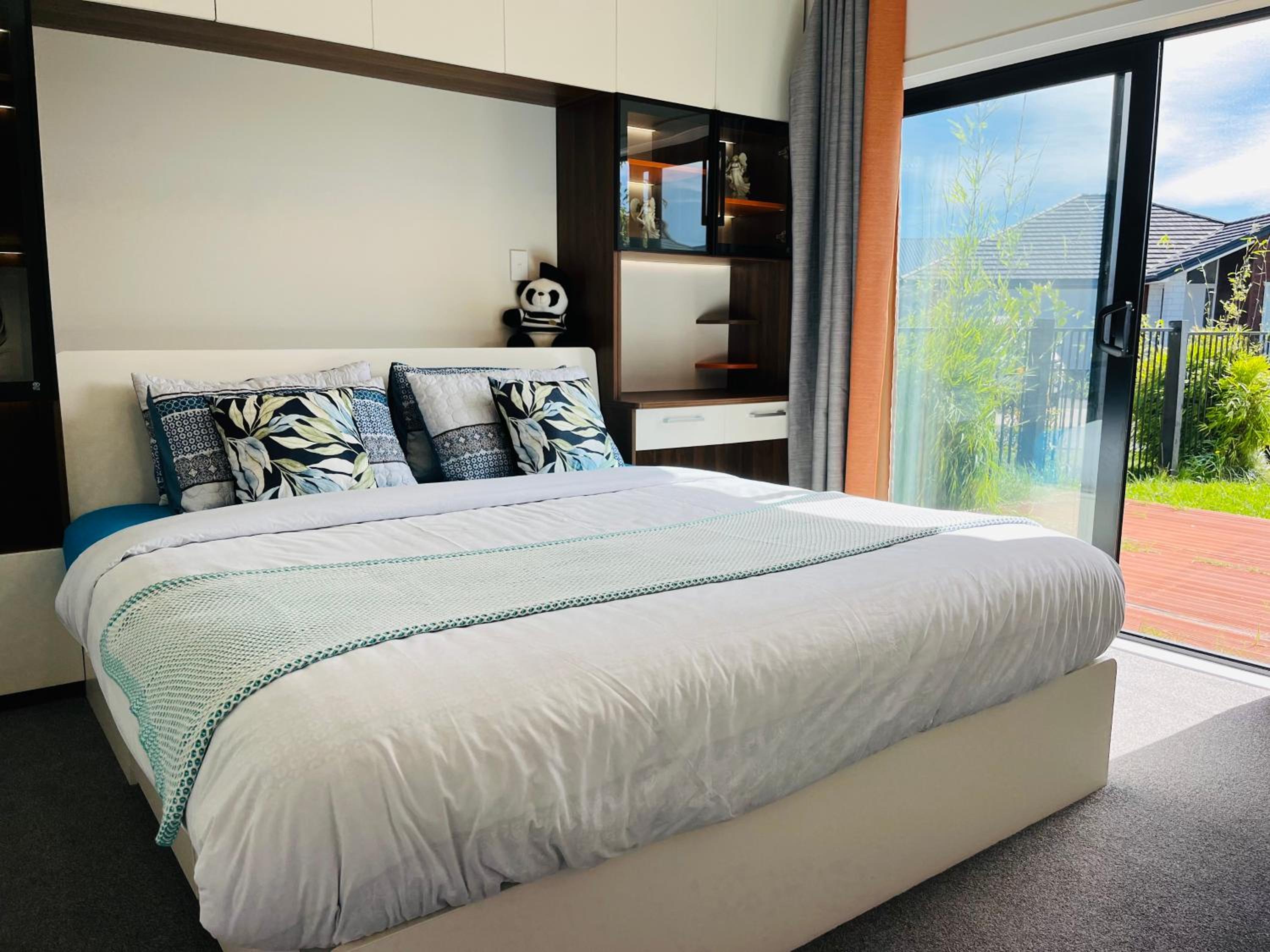 Modern Comfy 3 Bedrooms House in Chartwell