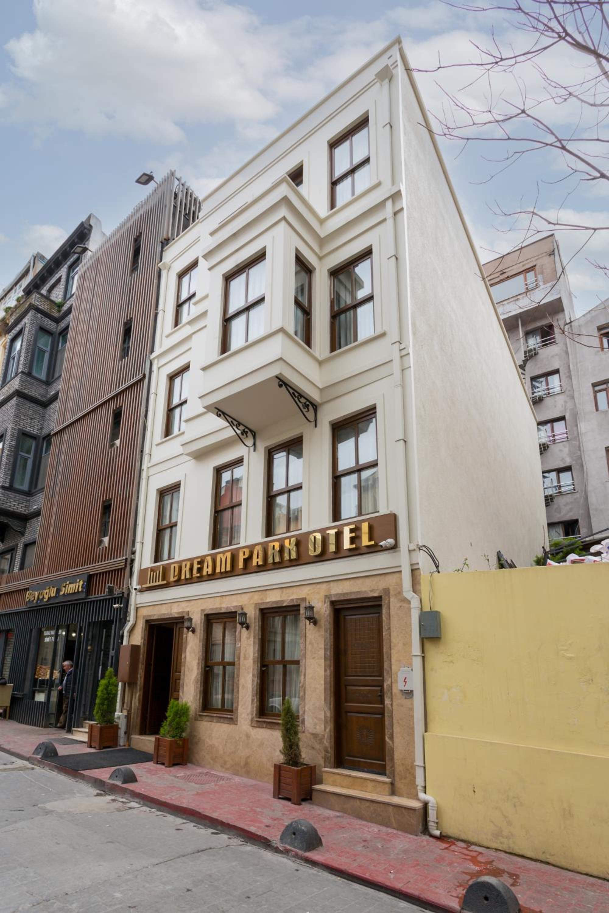 Dream Park Hotel - Image 8