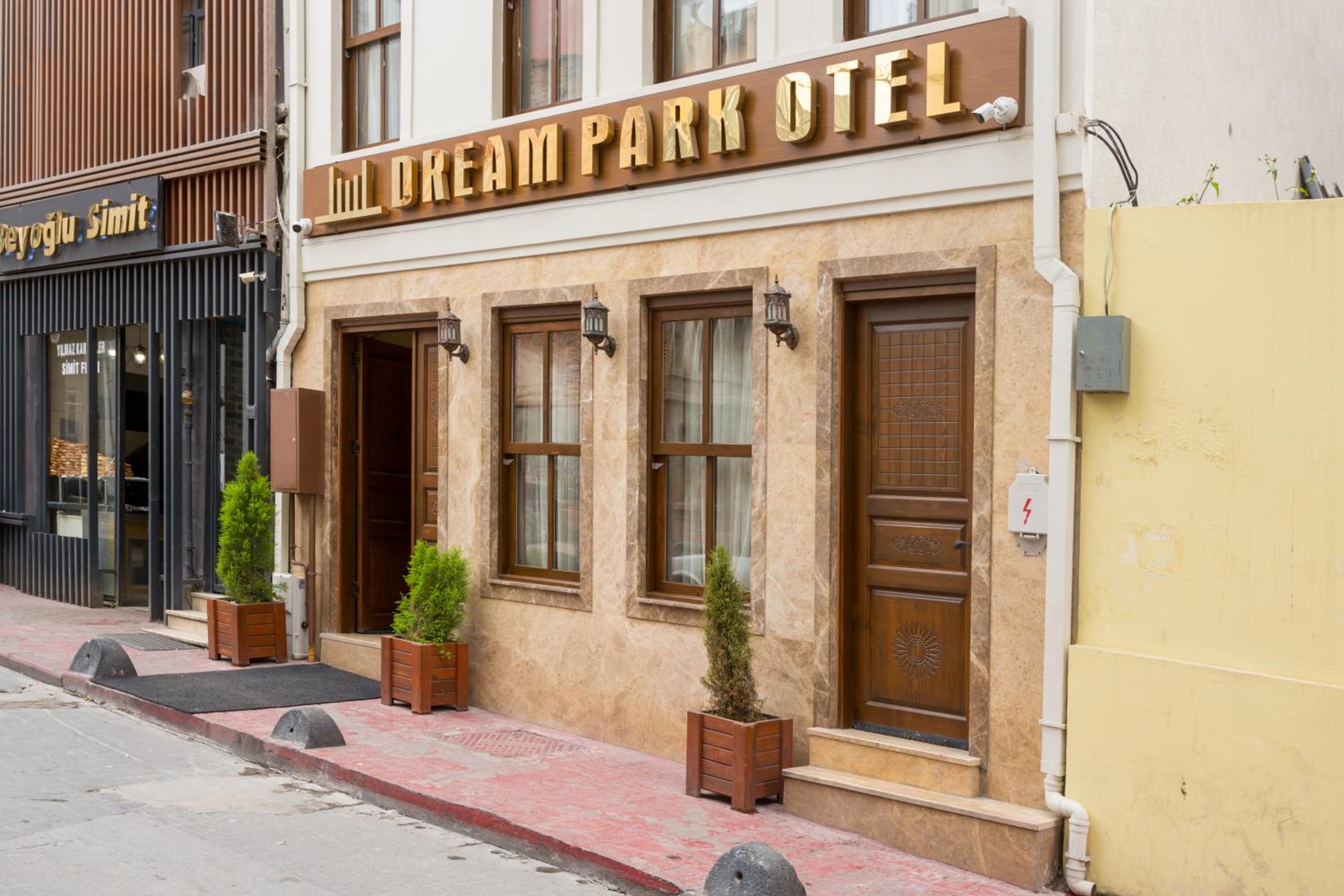 Dream Park Hotel - Image 9