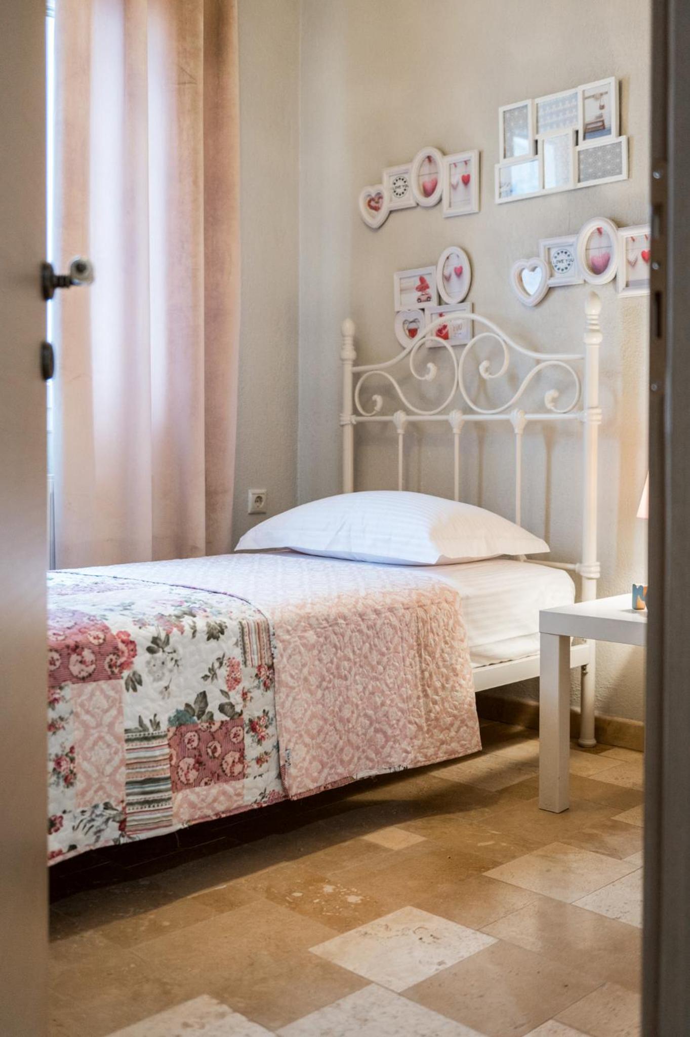 THEROS HOUSE photo 3