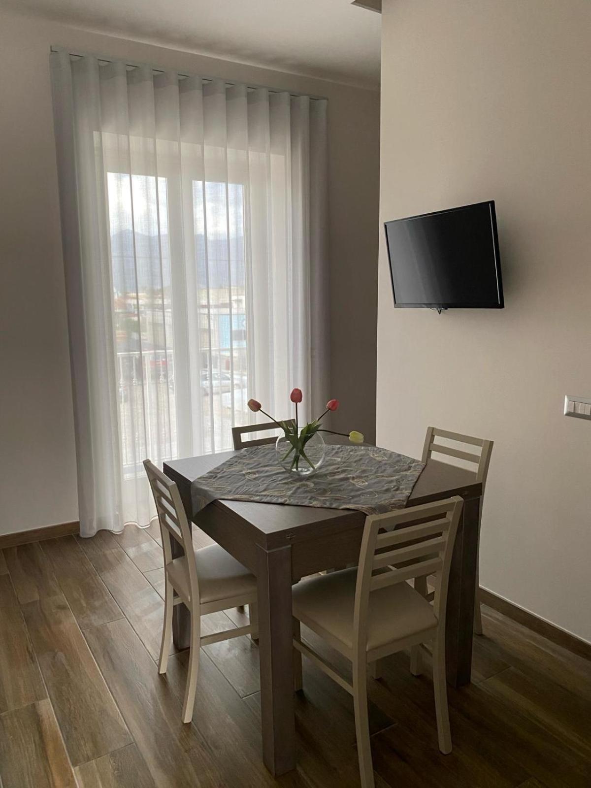 Villa Rose Apartments