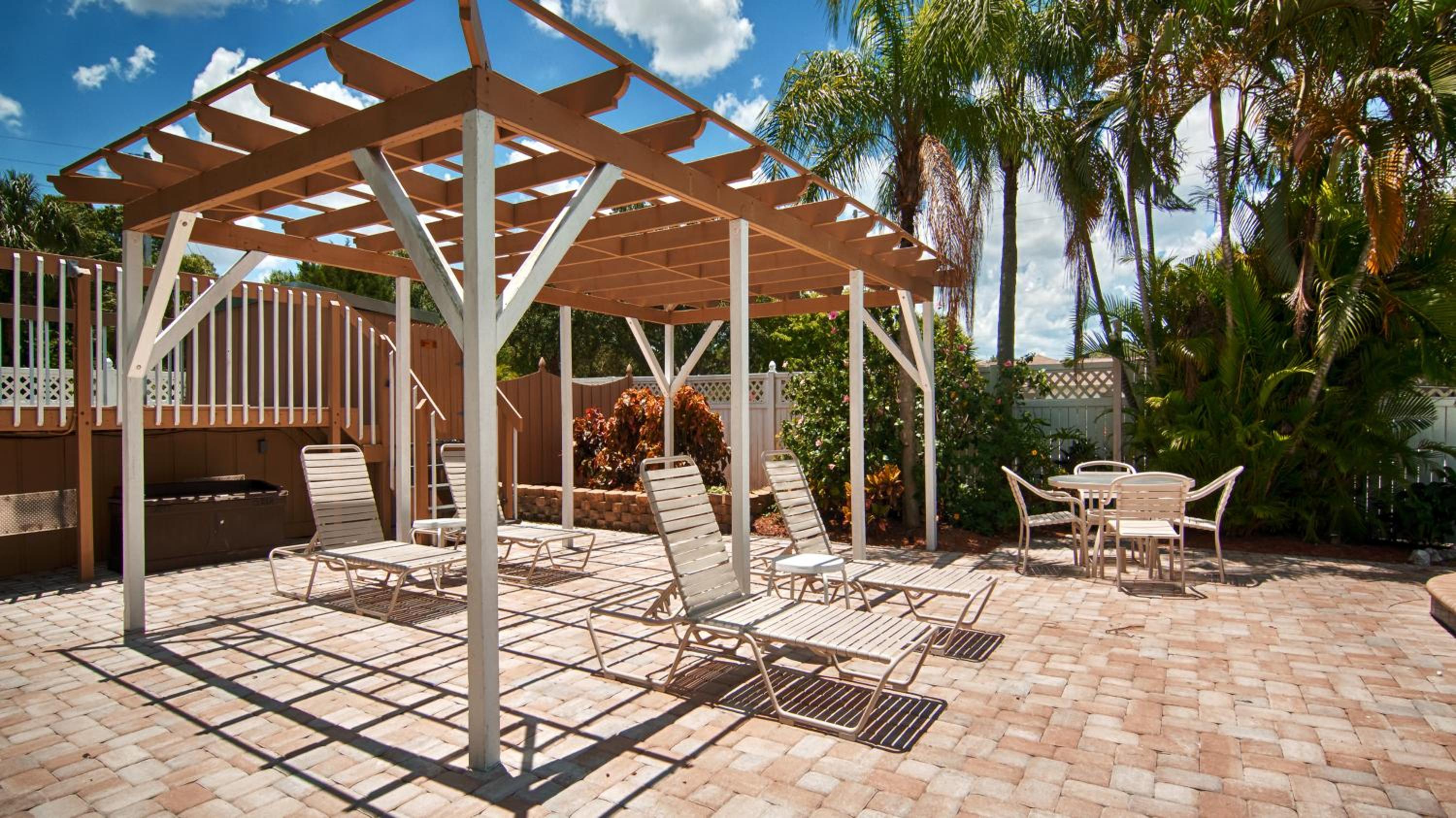 Baymont by Wyndham Sarasota - Property Image 28