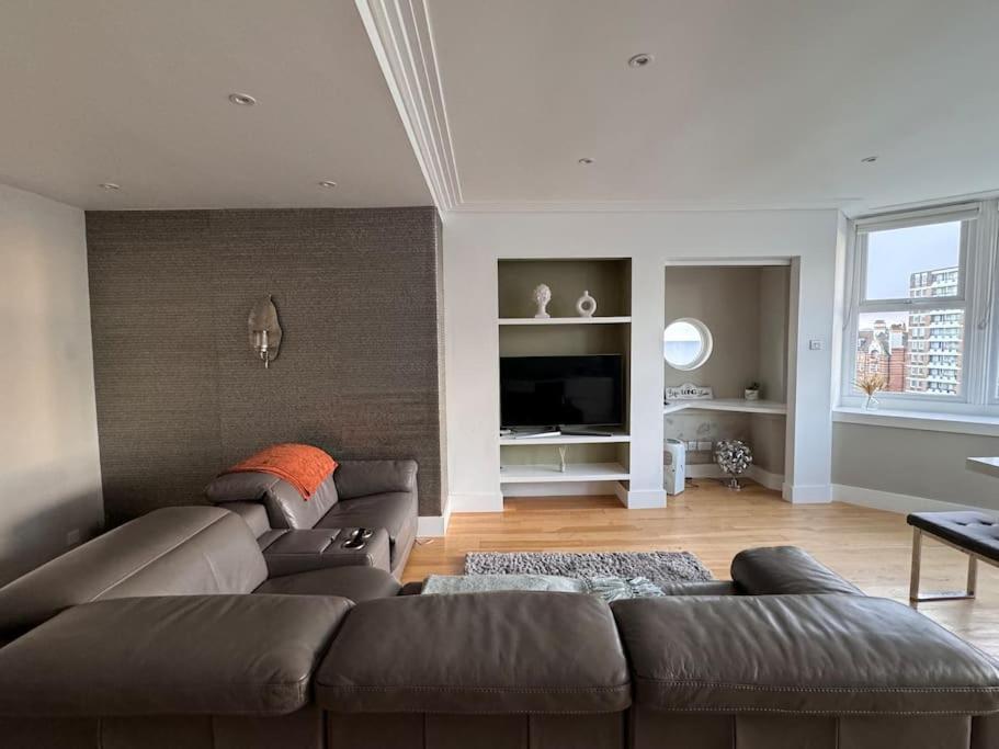 Beautiful Penthouse By Seafront