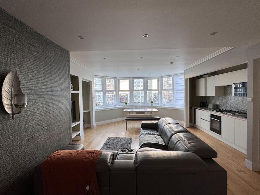Beautiful Penthouse By Seafront