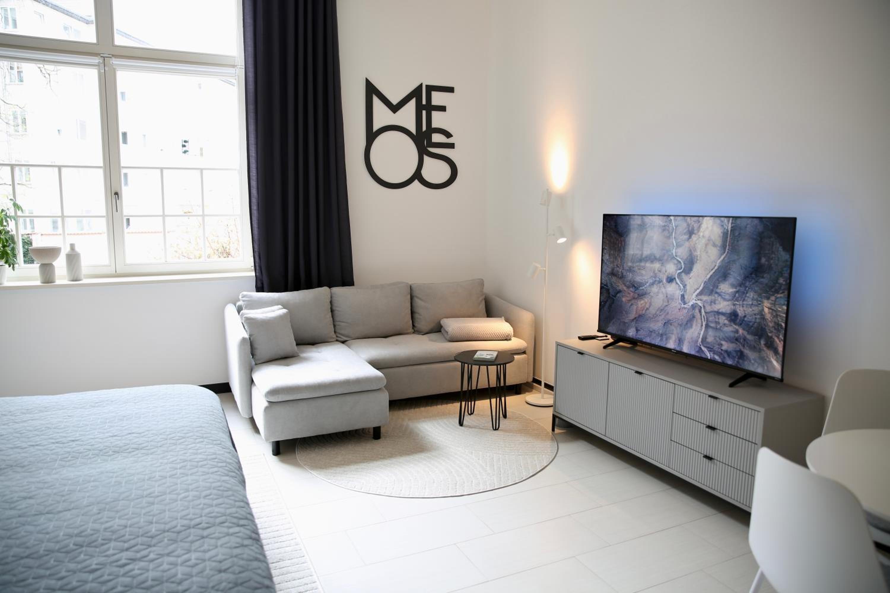 MEOS 3 -Zentrum-Hofblick-Gym-Netflix