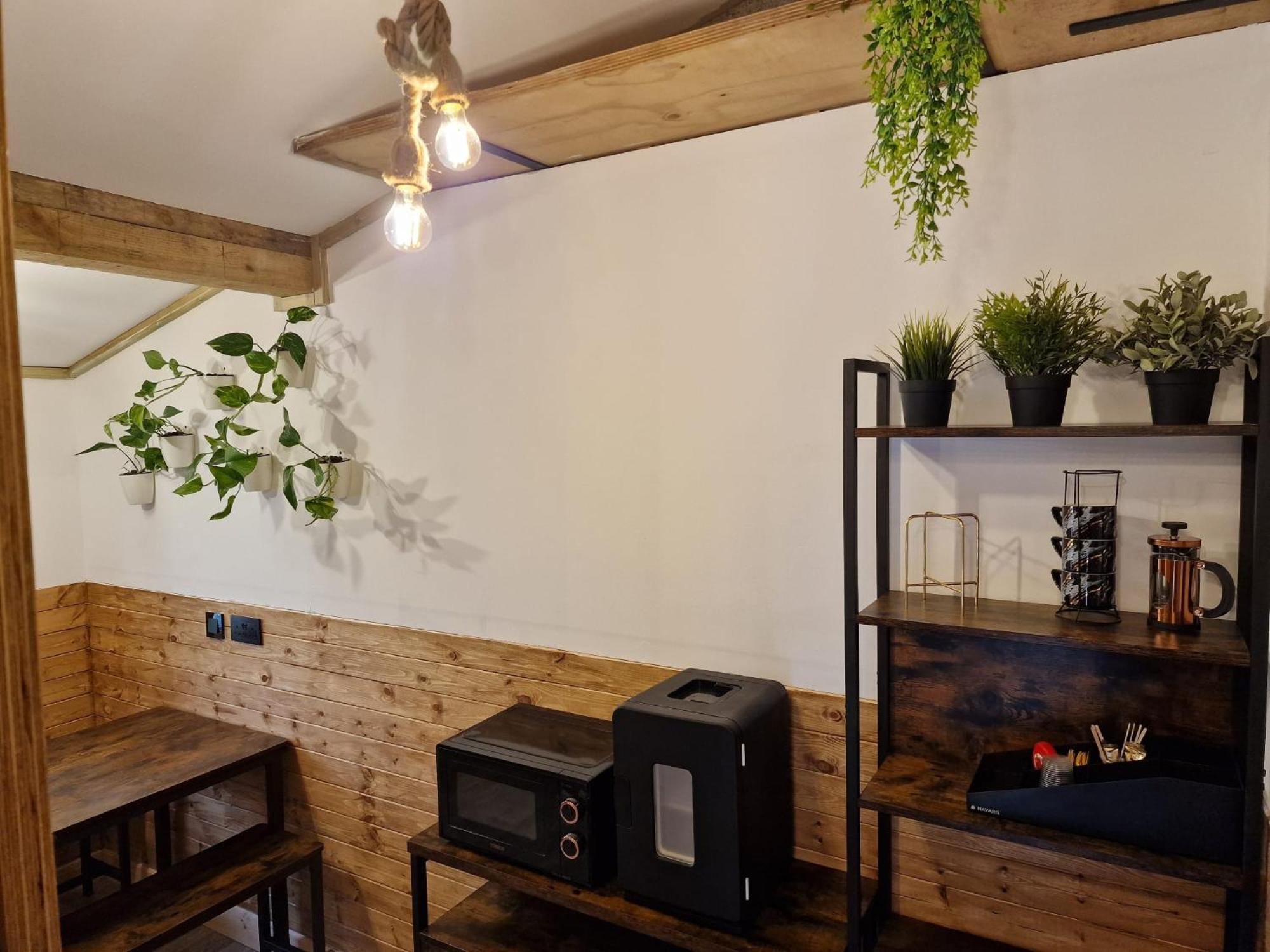 Two-Bedroom Cosy Country Lodge with Private Patio, photo 49