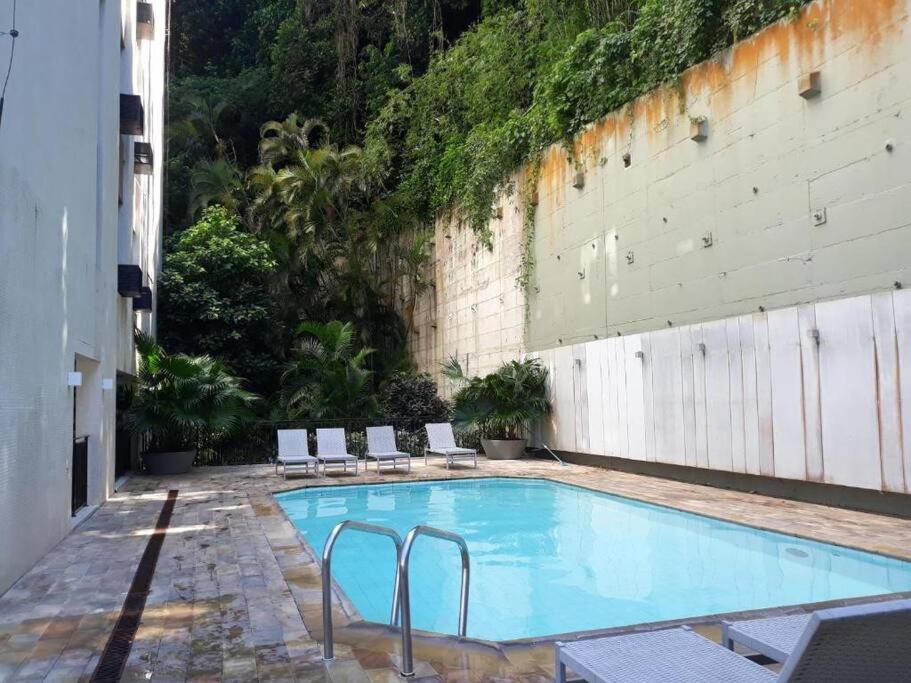 Suíte com piscina em Copacabana 211
