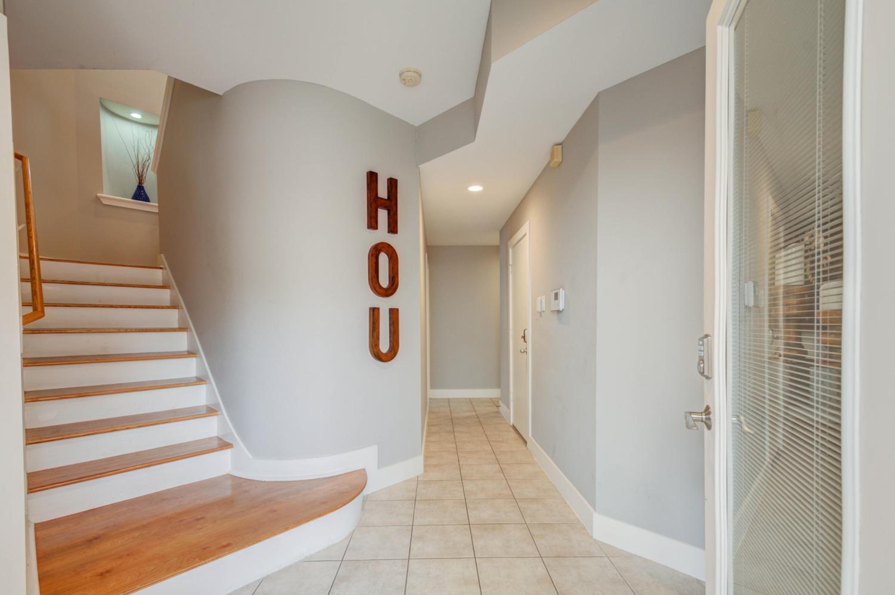 Medical Center Spring Special 1 Mile to NRG 3BR Fast Wifi view 2