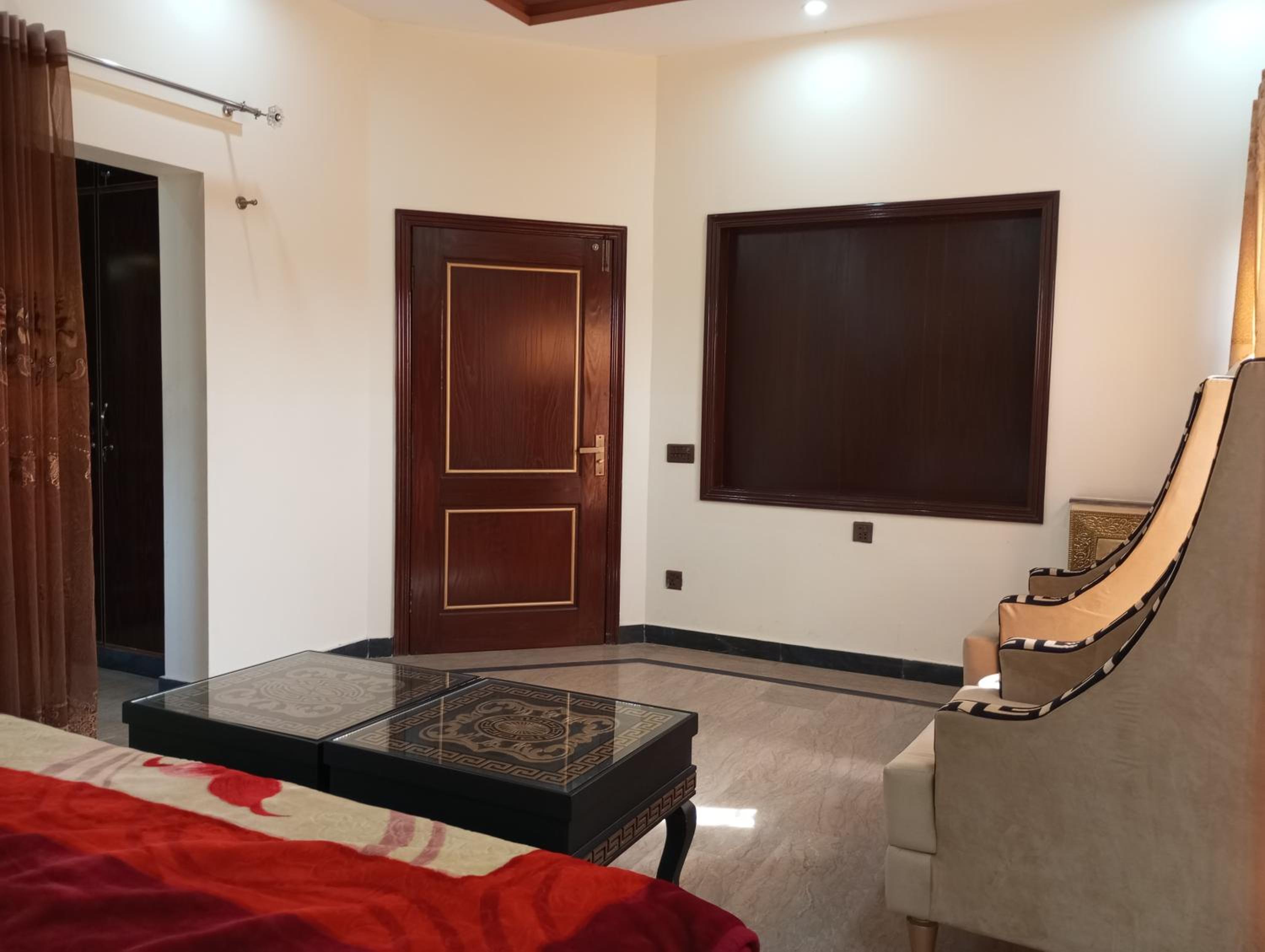Khayaban-e-Amin Luxurious Apartments view 5