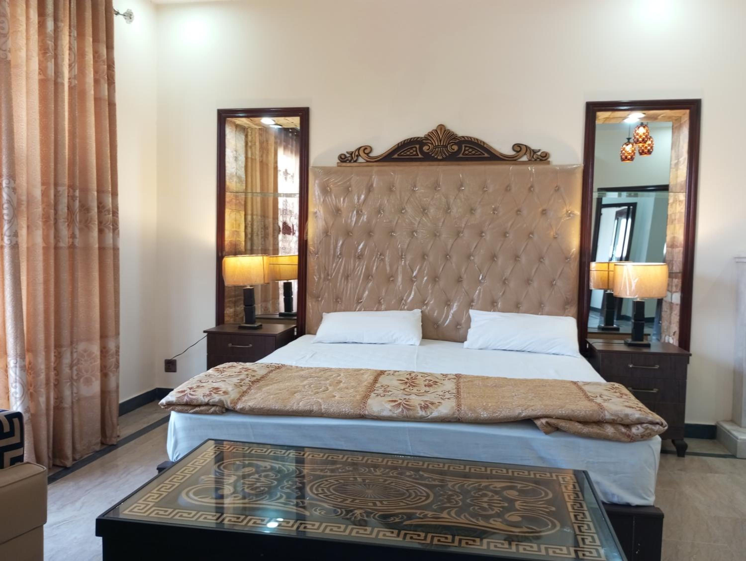 Khayaban-e-Amin Luxurious Apartments view 2