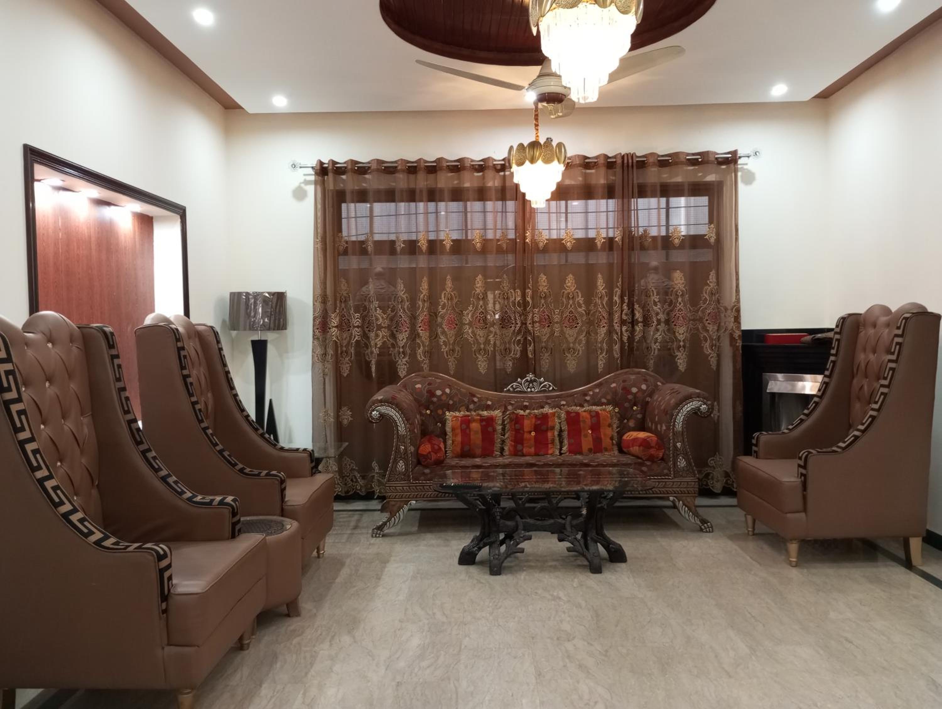Khayaban-e-Amin Luxurious Apartments view 3