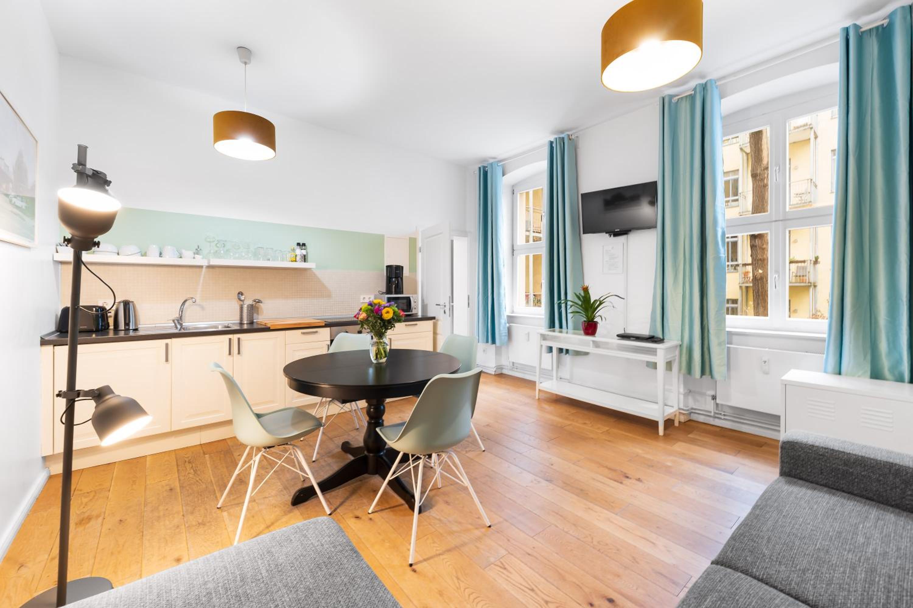 Lofty Torstr Apartments, 4 unique units from 1-3 bedrooms in Mitte, ideal for families & groups, from 2 up to 8 Guests