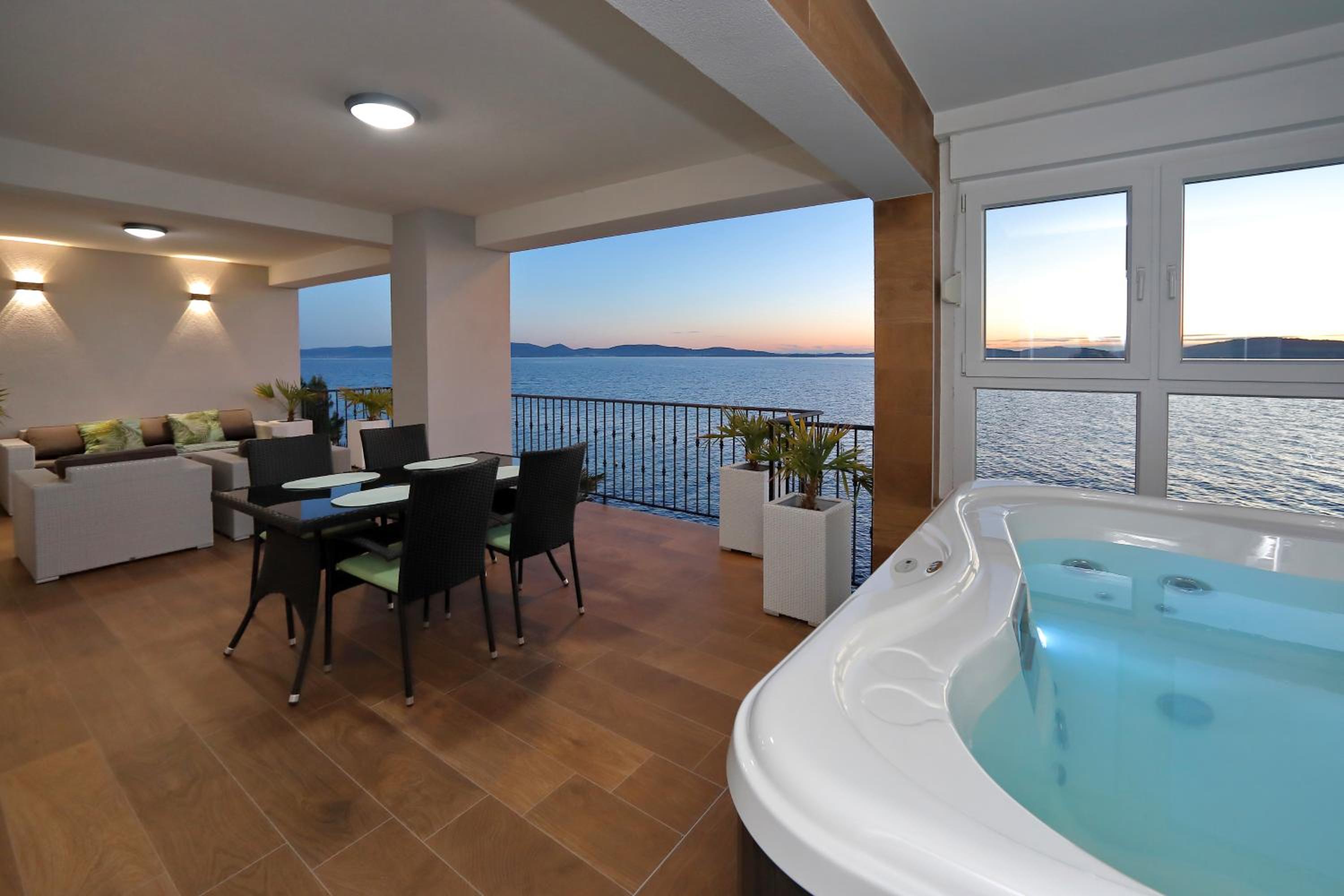 Aqua Cabana 1 view 4