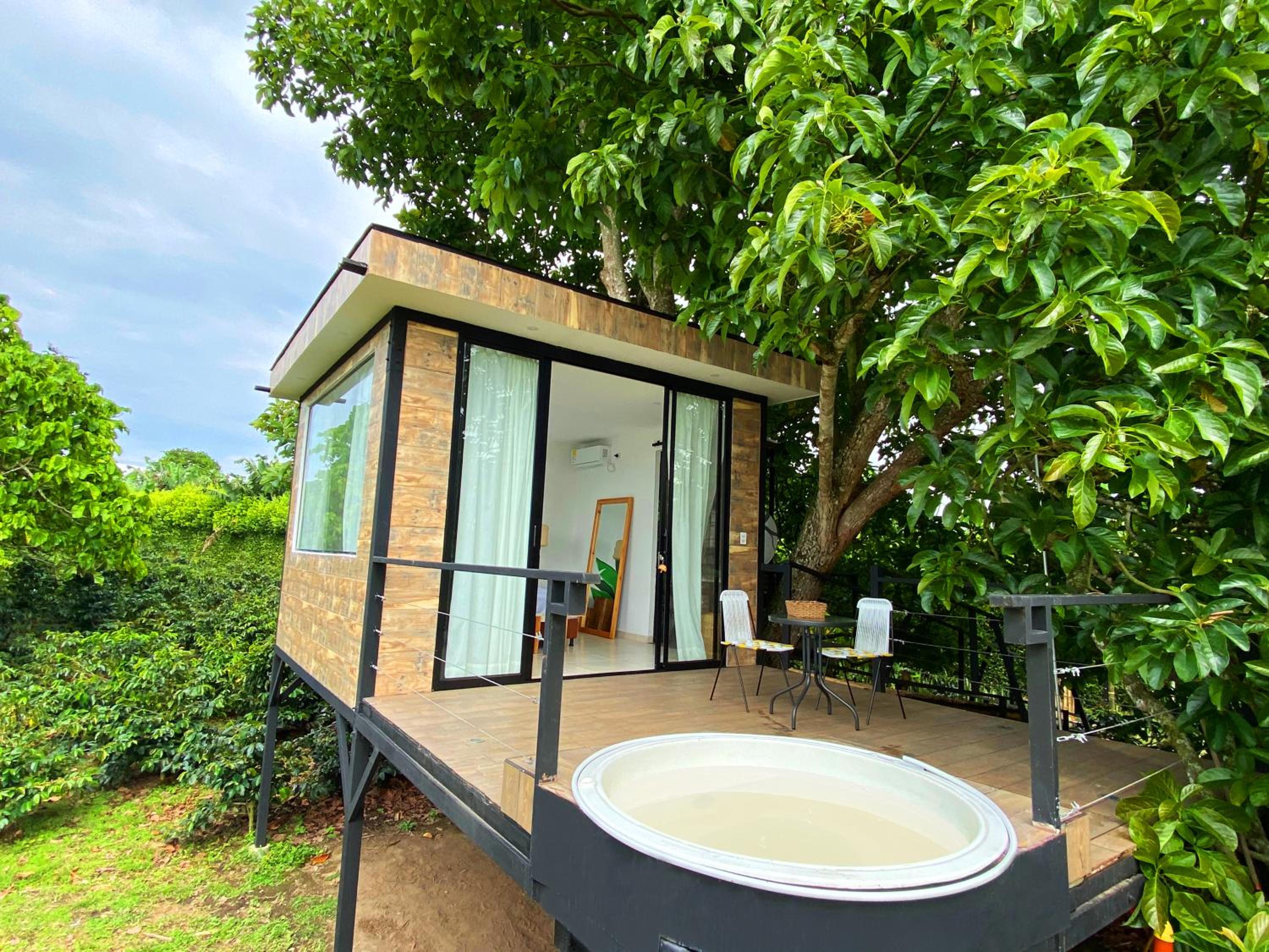 Casa del árbol con jacuzzi privado