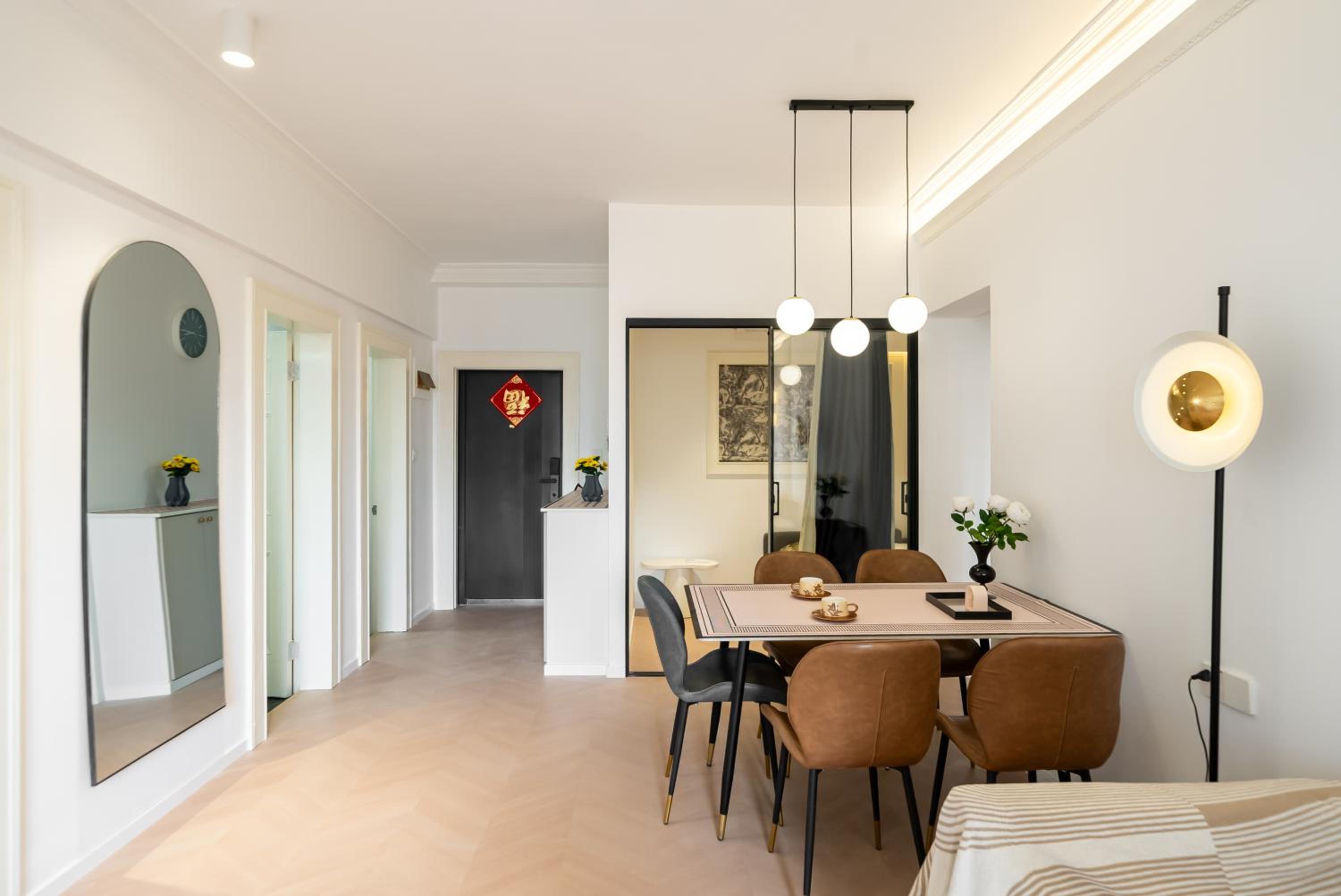 Yi Du Home with City View-3-Min Walk to Jingan Temple Metro & Mall