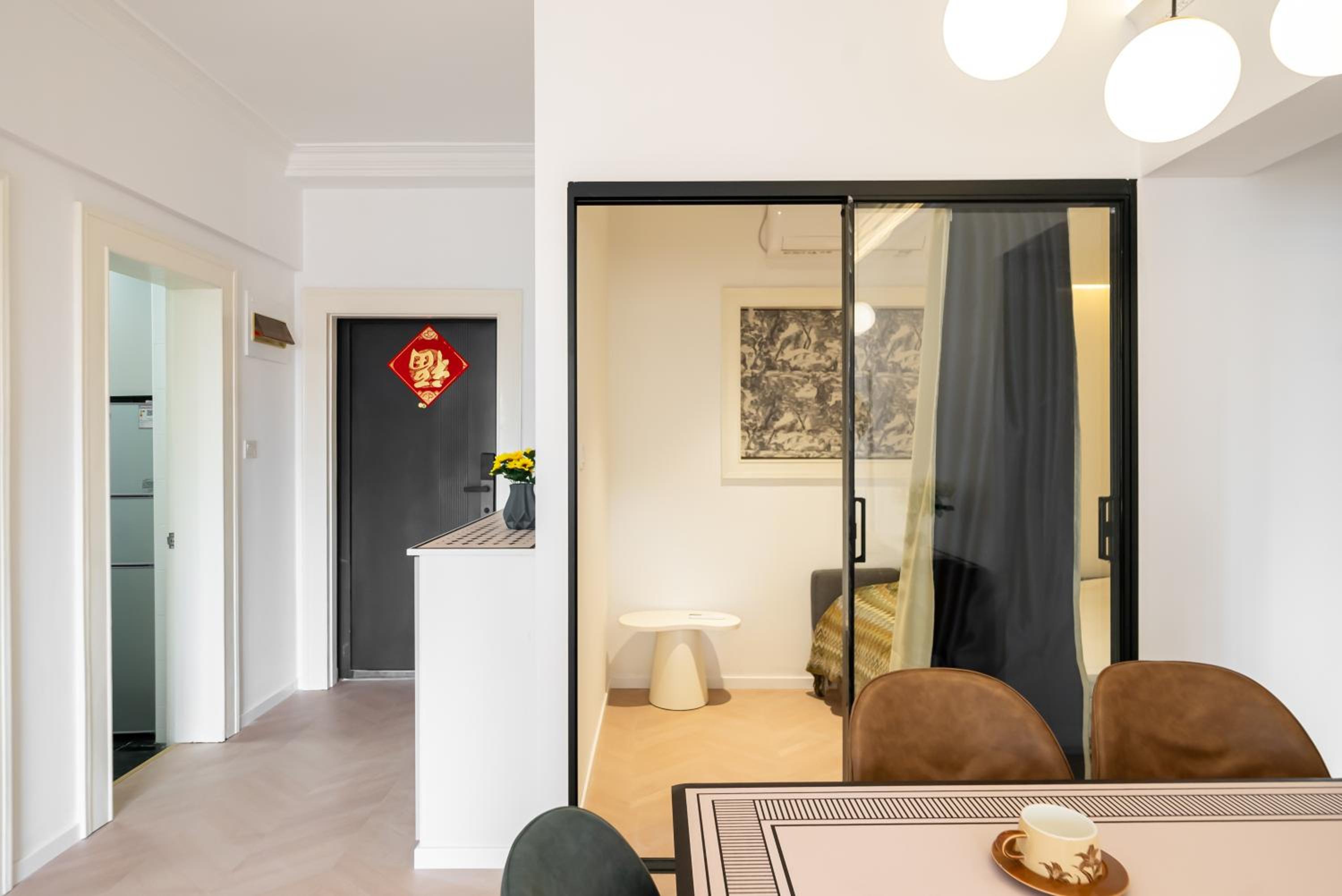 Yi Du Home with City View-3-Min Walk to Jingan Temple Metro & Mall