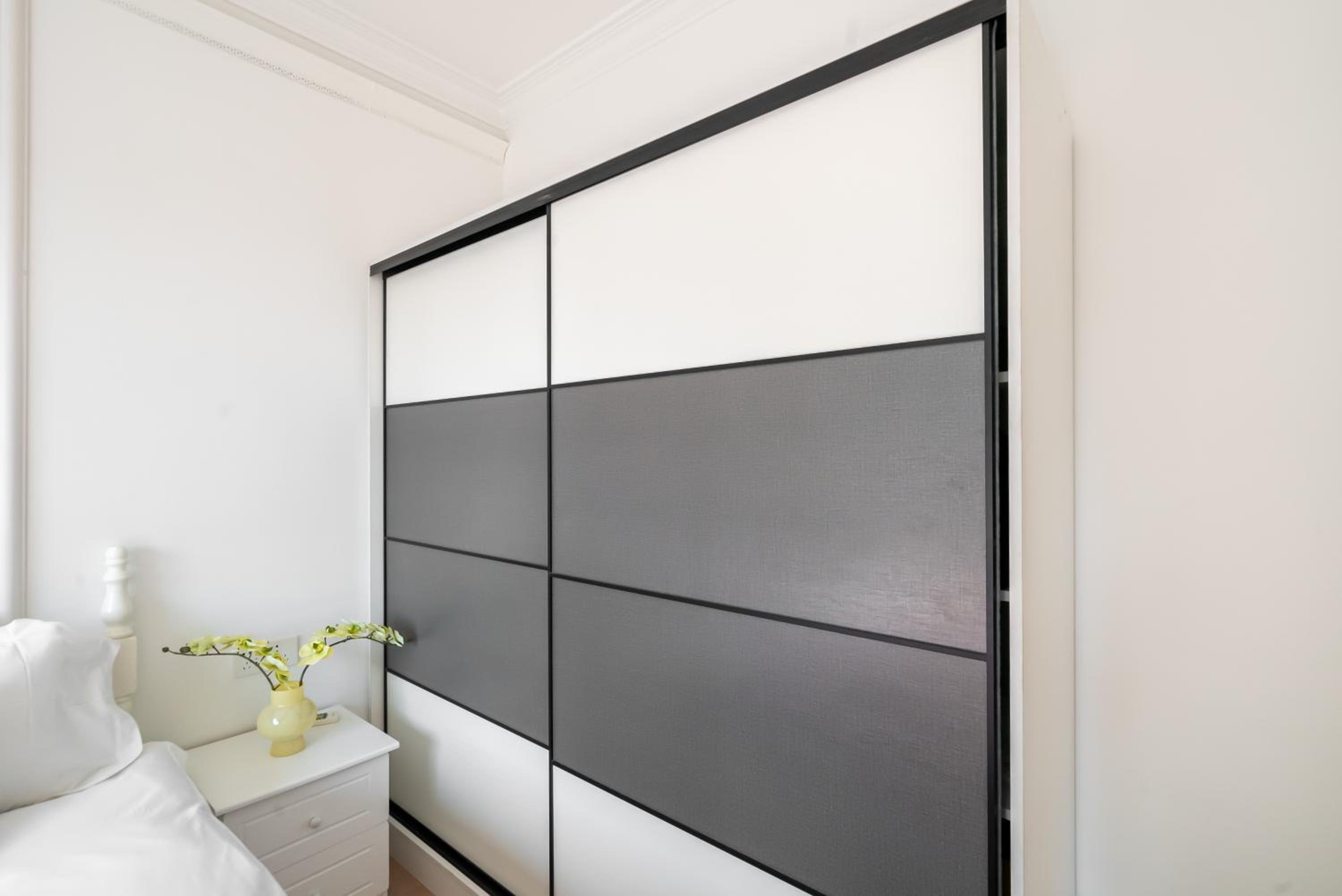Yi Du Home with City View-3-Min Walk to Jingan Temple Metro & Mall