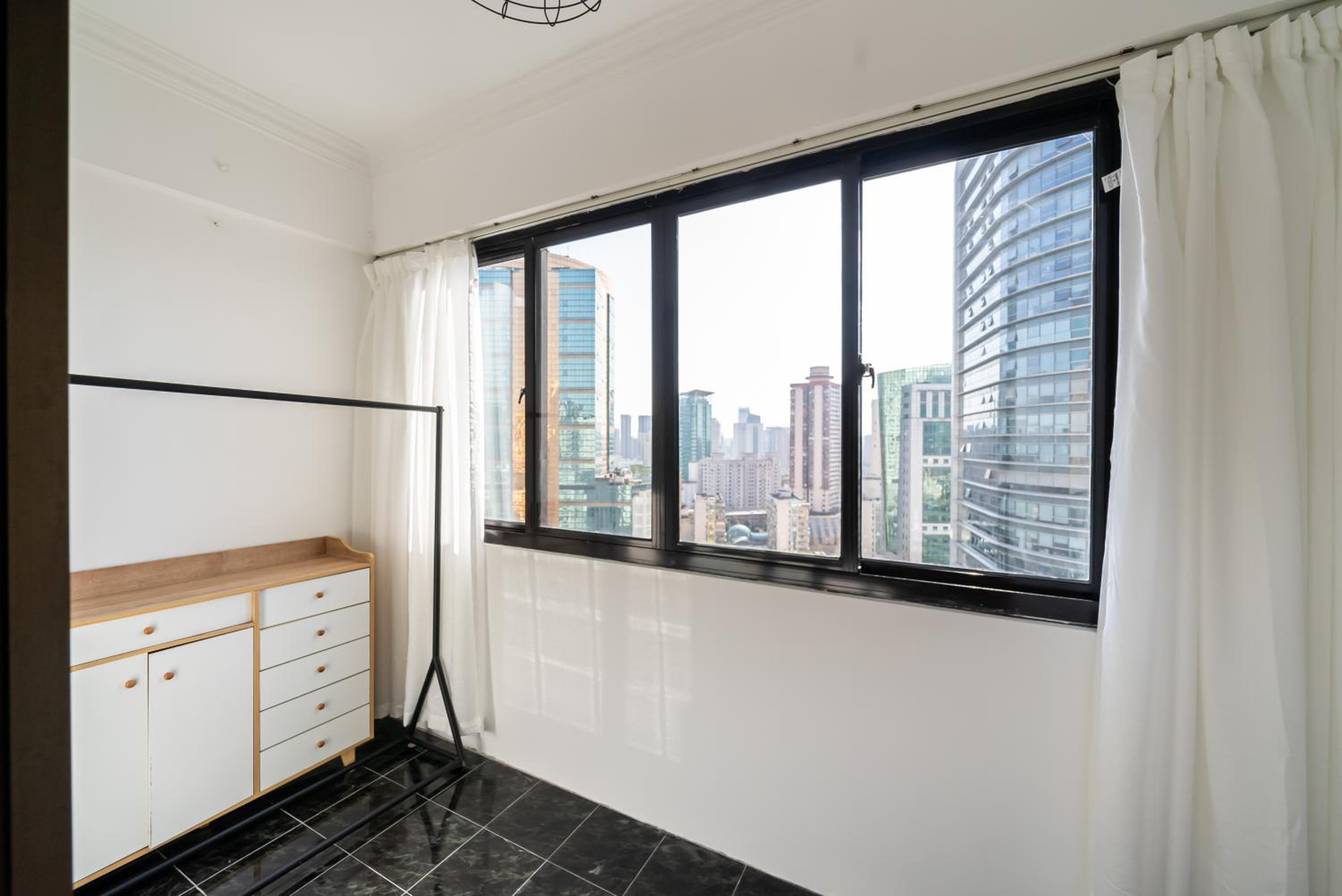 Yi Du Home with City View-3-Min Walk to Jingan Temple Metro & Mall
