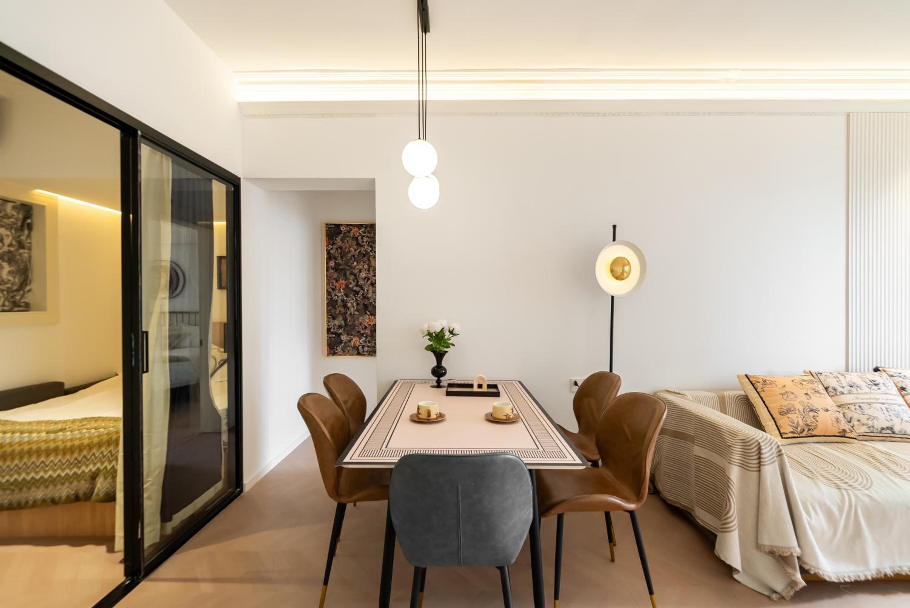 Yi Du Home with City View-3-Min Walk to Jingan Temple Metro & Mall