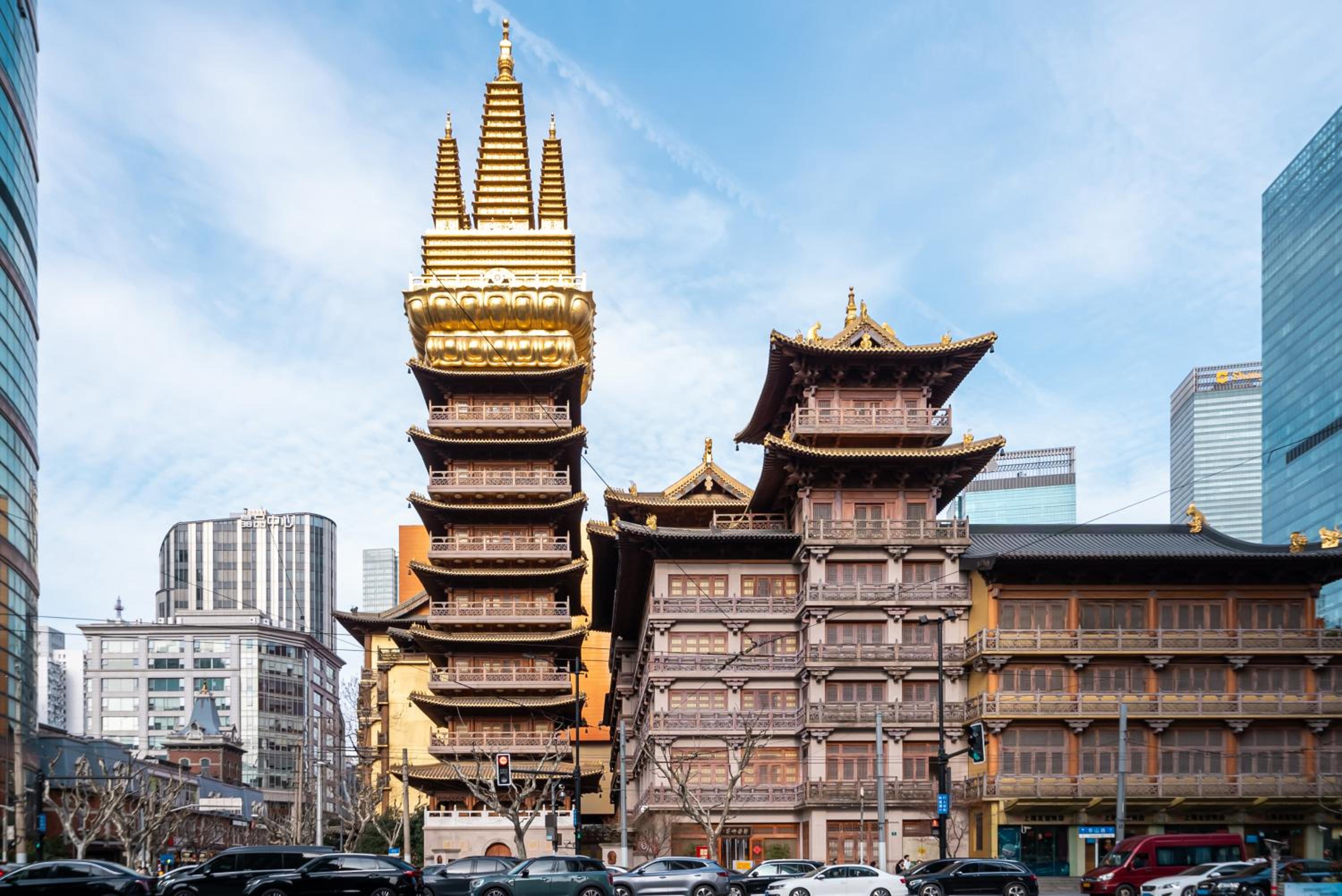 Yi Du Home with City View-3-Min Walk to Jingan Temple Metro & Mall