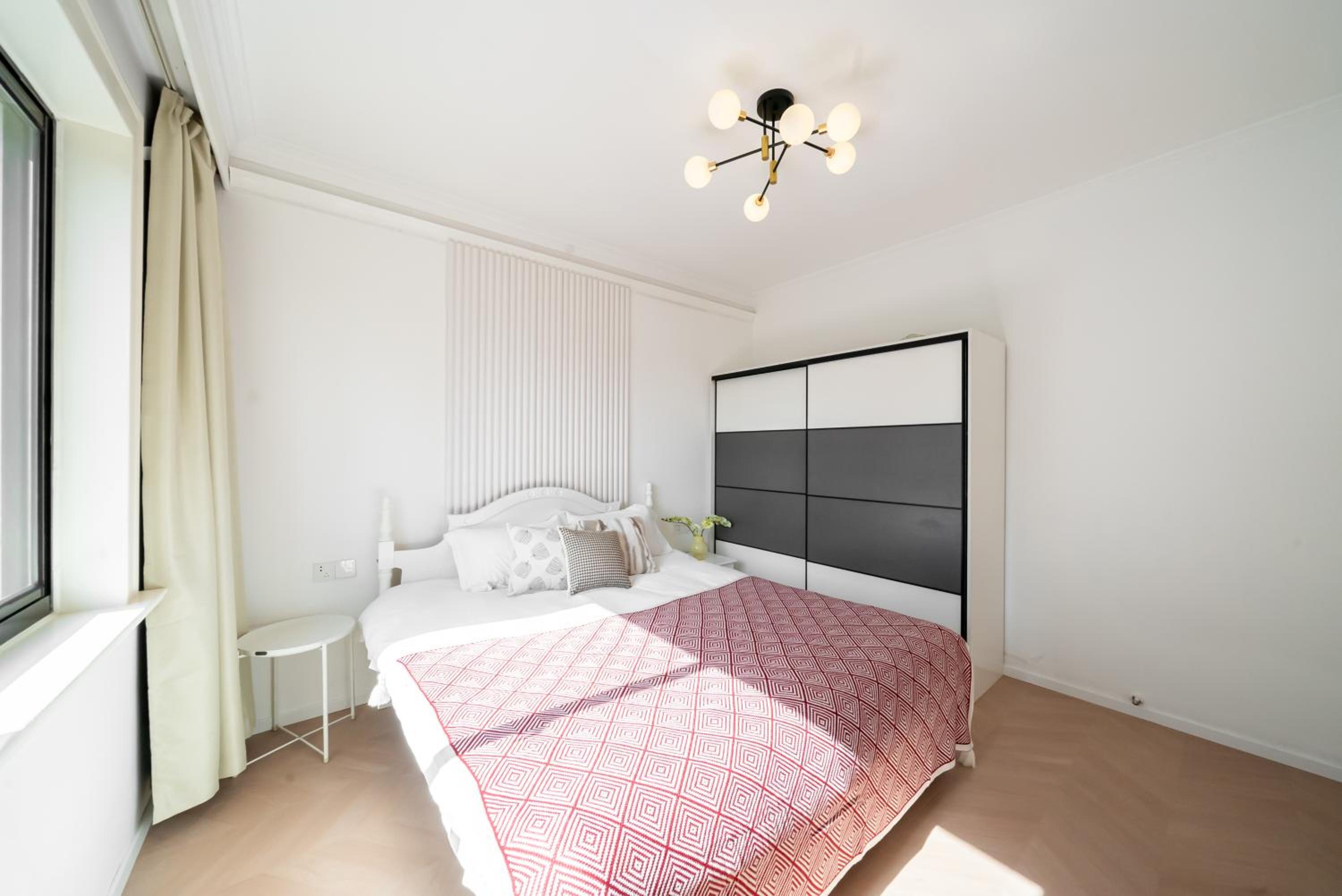 Yi Du Home with City View-3-Min Walk to Jingan Temple Metro & Mall