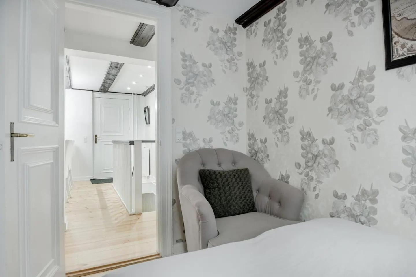 Connected luxury apartments in historical Copenhagen townhouse
