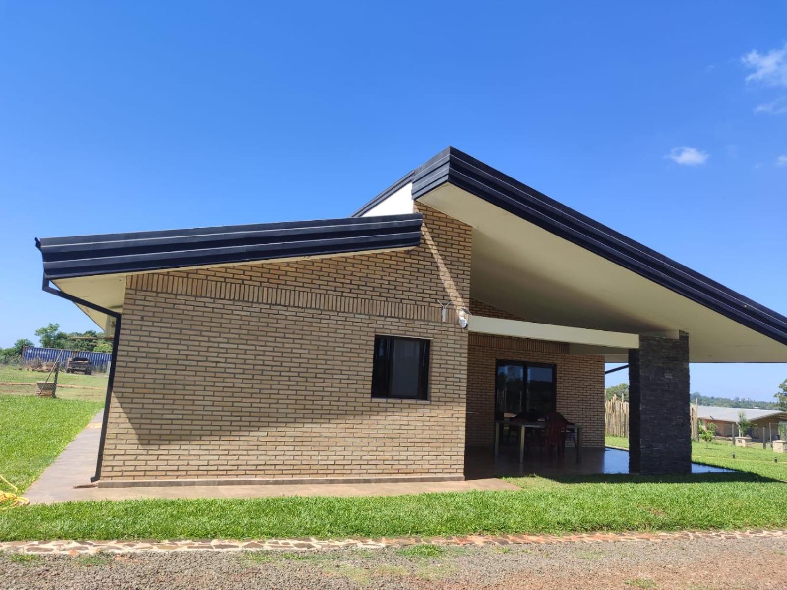 Modernes Ferienhaus in Paraguay, Hohenau mit Reitanlage und Beachvolleyball view 2