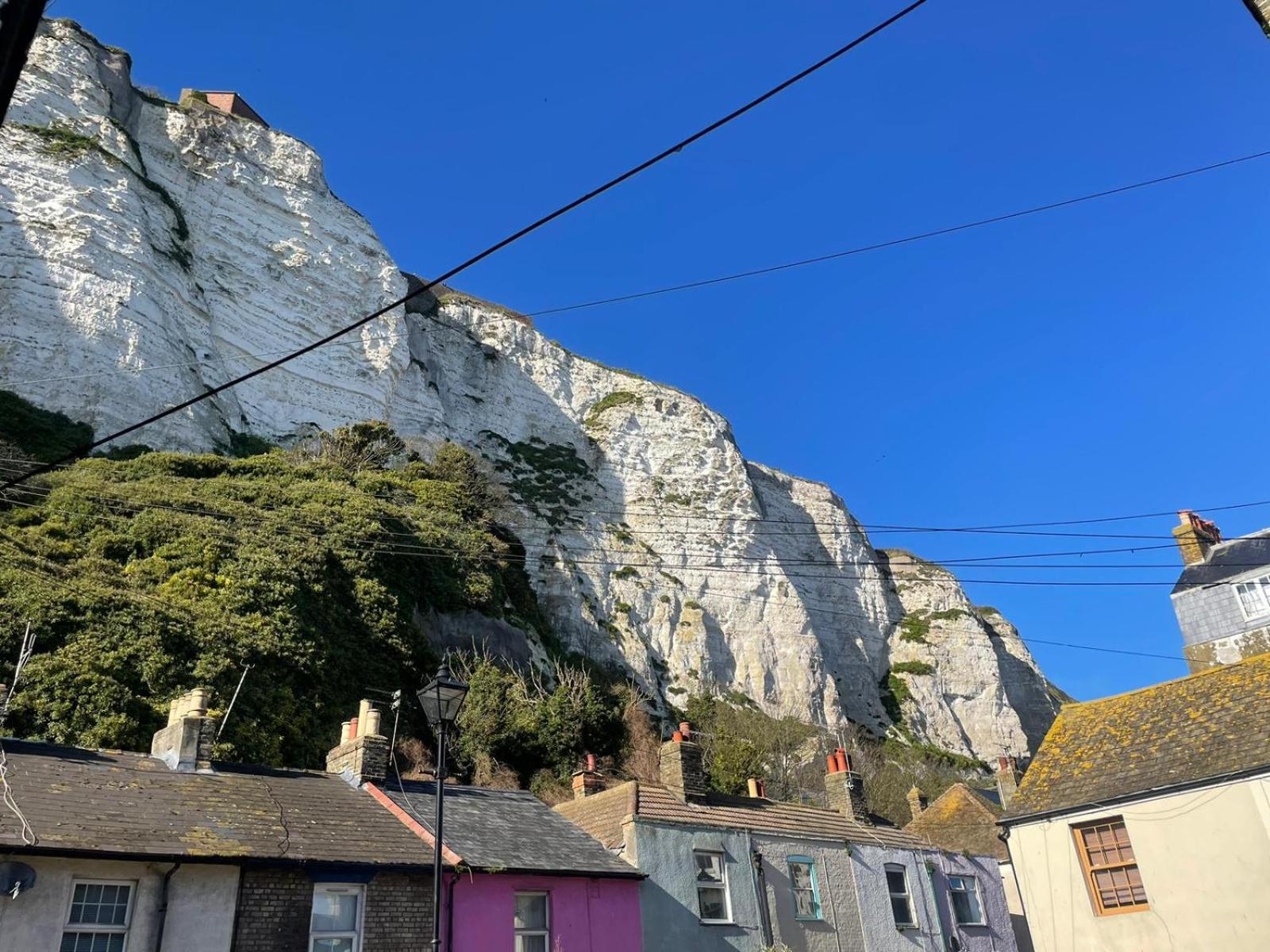 Studio next to port, cliffs, with parking view 2