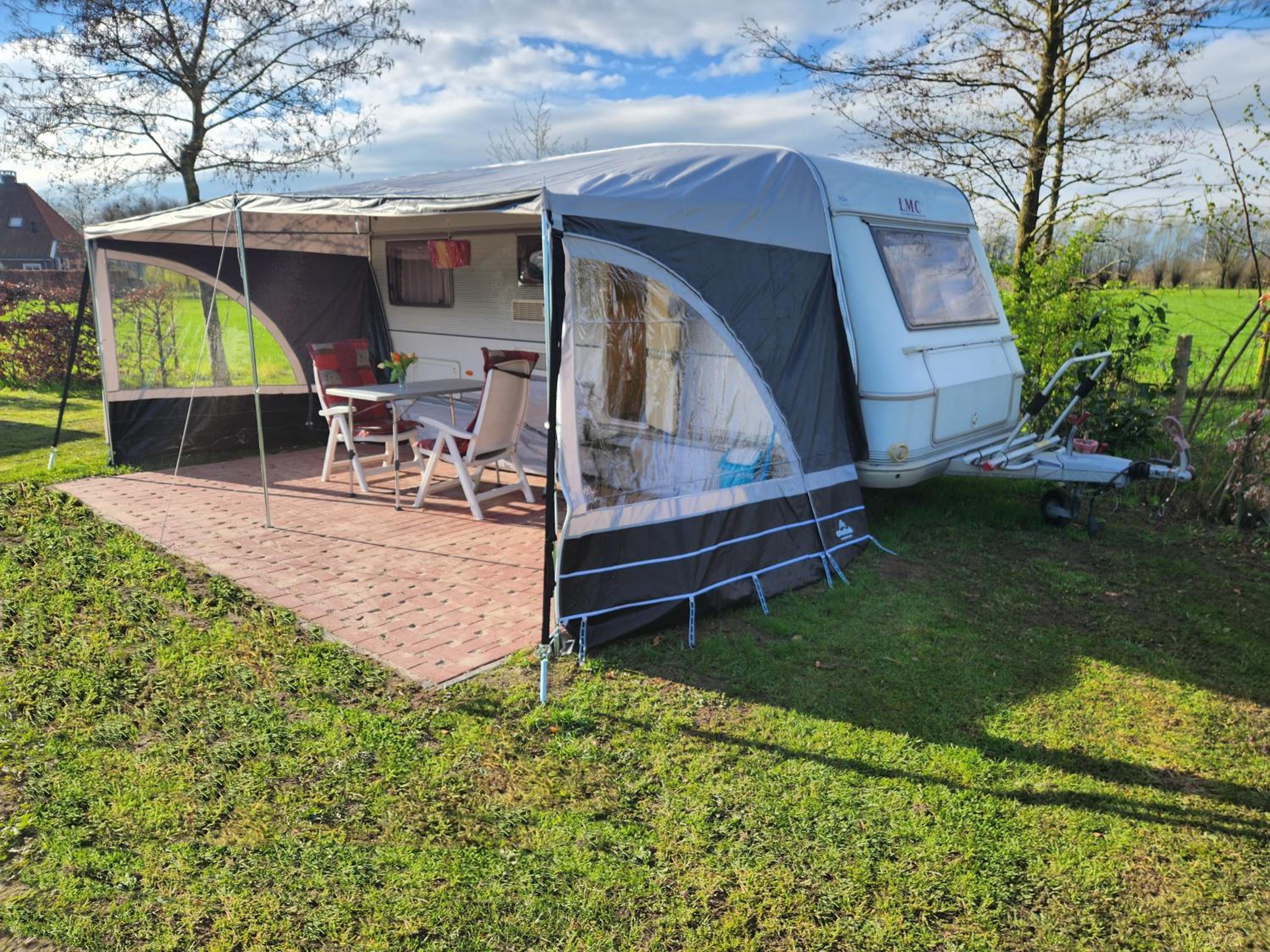 Ruime caravan op gezellige minicamping view 2