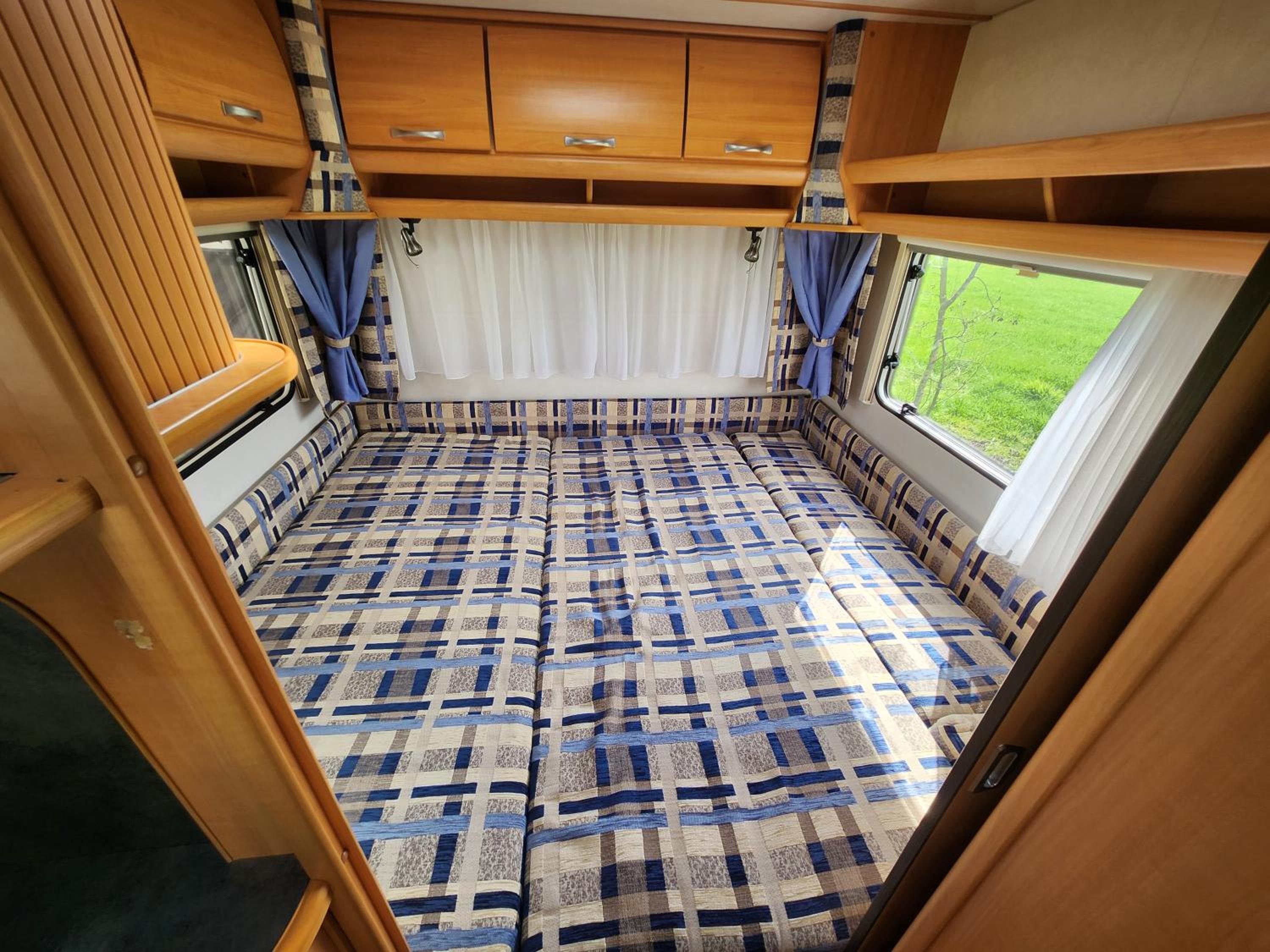 Ruime caravan op gezellige minicamping view 4