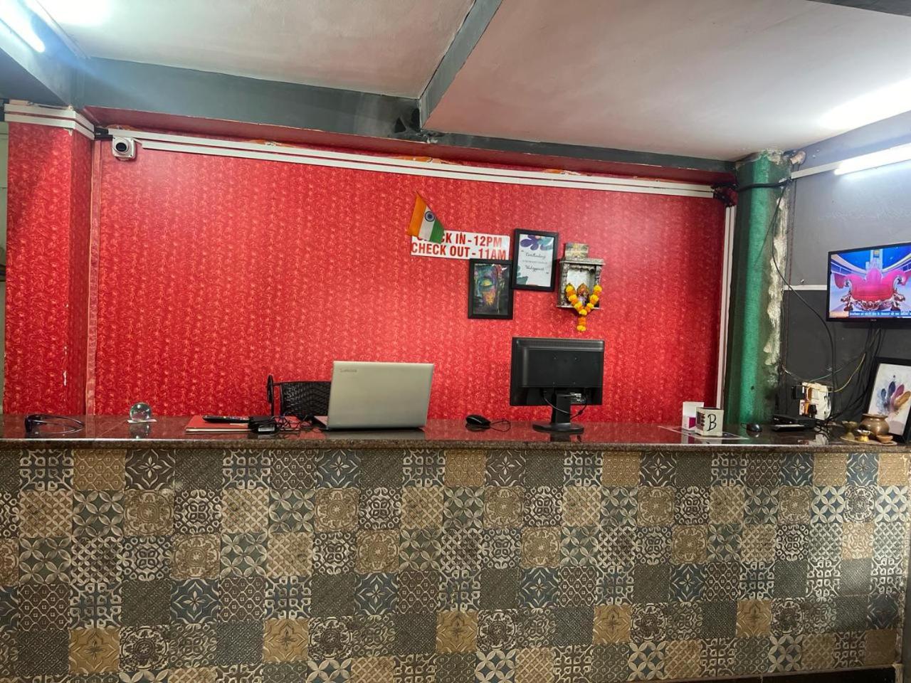 Lobby & Reception