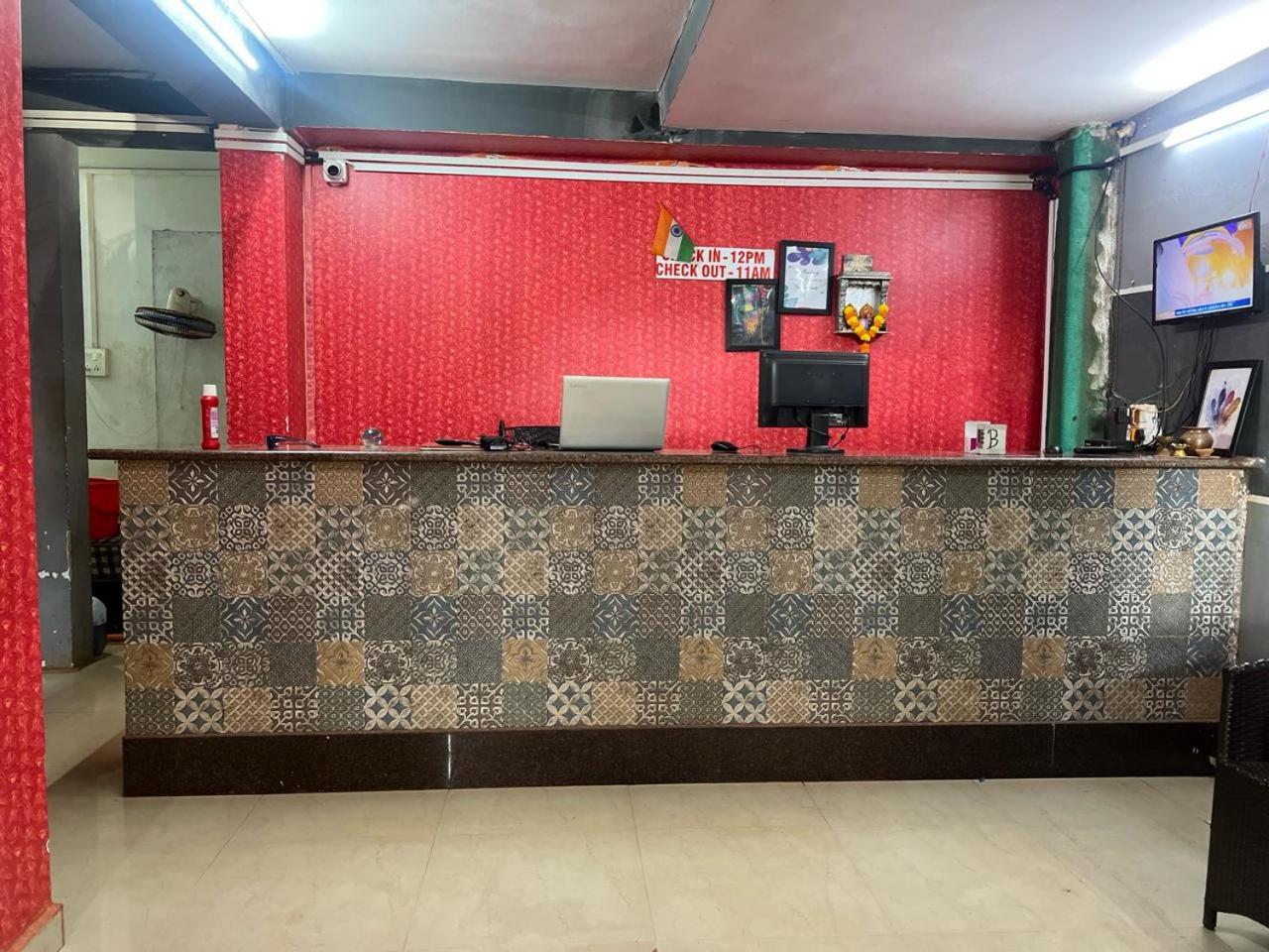 Lobby & Reception