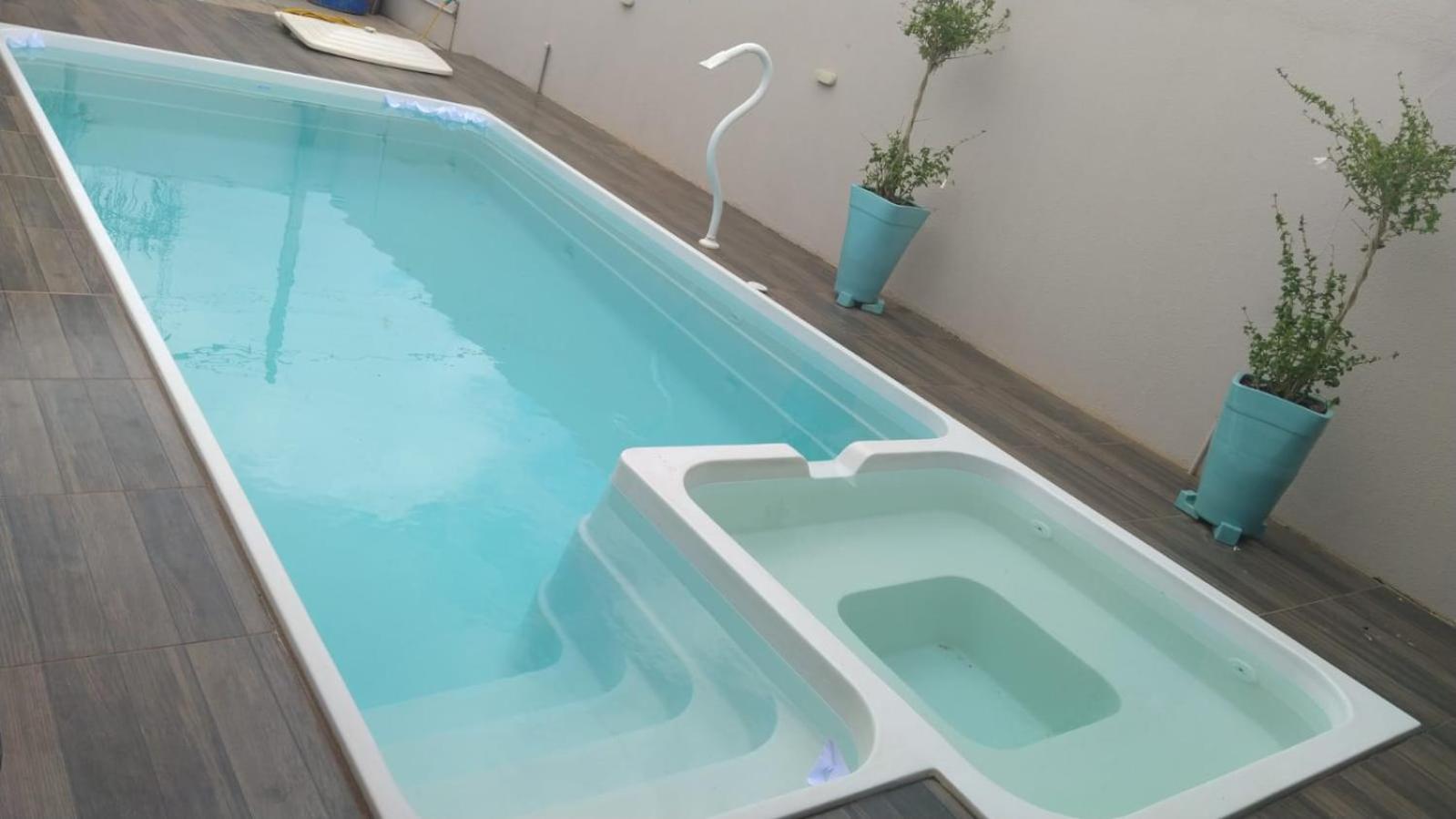 check-in autônomo em Piscina, Hidro, churrasqueira, casa dispondo até 3 quartos, 3 ar, 2b, tudo privativo - Reserva valor 6 hóspedes para abrir os 3 quarto