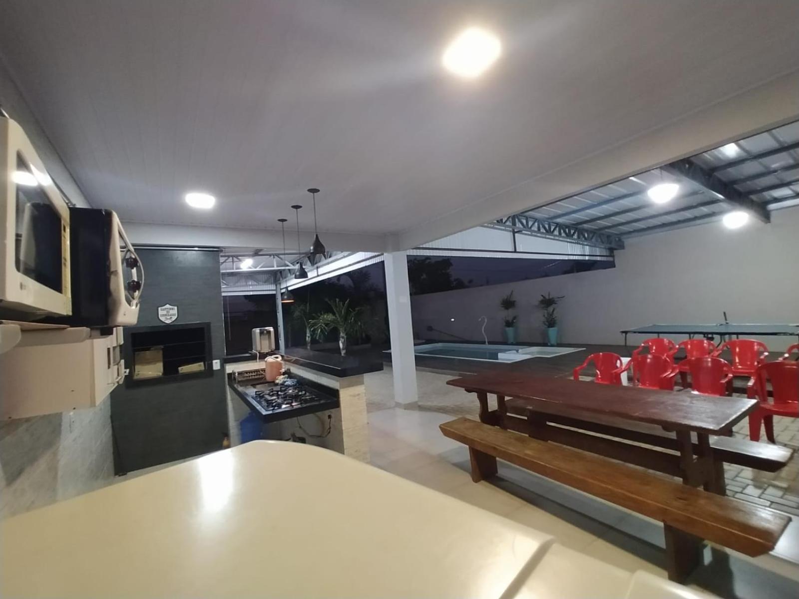 check-in autônomo em Piscina, Hidro, churrasqueira, casa dispondo até 3 quartos, 3 ar, 2b, tudo privativo - Reserva valor 6 hóspedes para abrir os 3 quarto