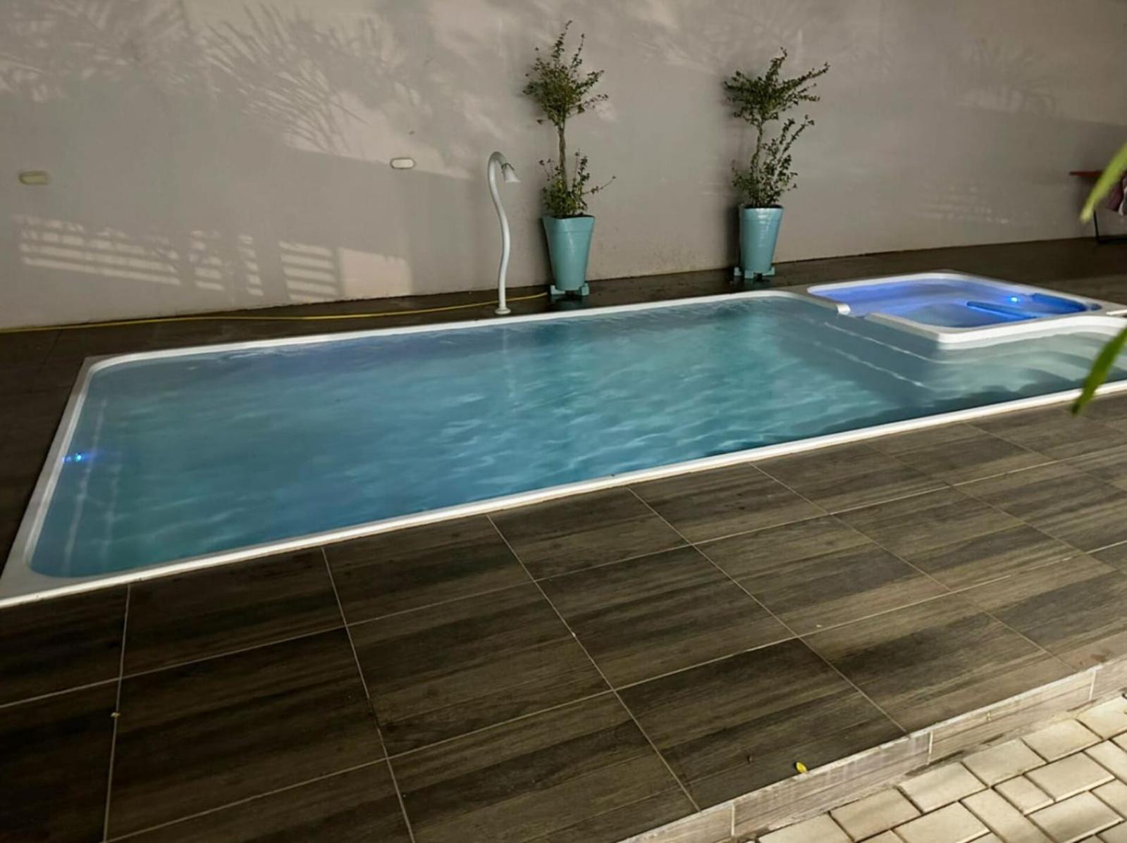 check-in autônomo em Piscina, Hidro, churrasqueira, casa dispondo até 3 quartos, 3 ar, 2b, tudo privativo - Reserva valor 6 hóspedes para abrir os 3 quarto