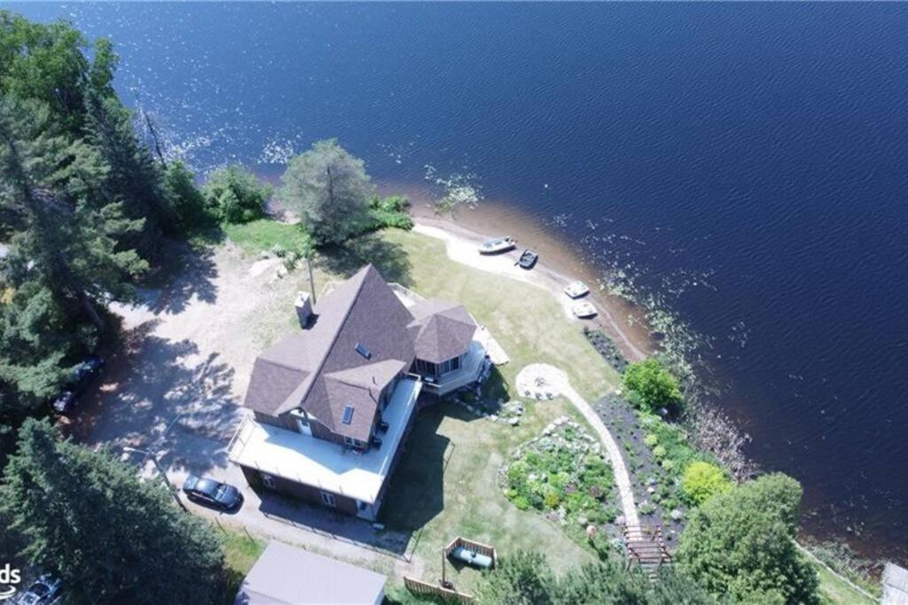 Luxury Lakeview Dream Cottage with Hot Tub