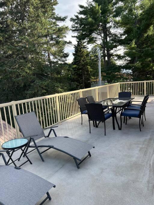 Luxury Lakeview Dream Cottage with Hot Tub