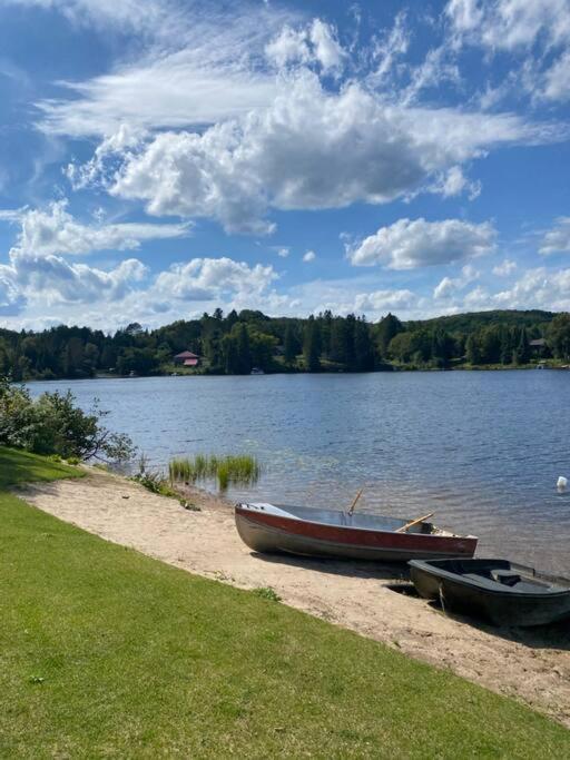 Luxury Lakeview Dream Cottage with Hot Tub