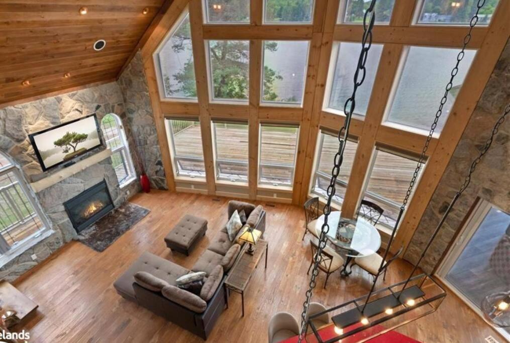 Luxury Lakeview Dream Cottage with Hot Tub