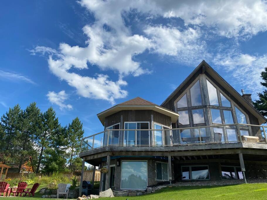 Luxury Lakeview Dream Cottage with Hot Tub