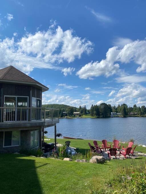 Luxury Lakeview Dream Cottage with Hot Tub