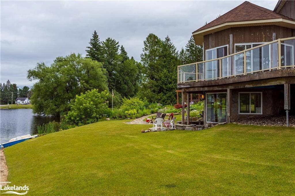 Luxury Lakeview Dream Cottage with Hot Tub