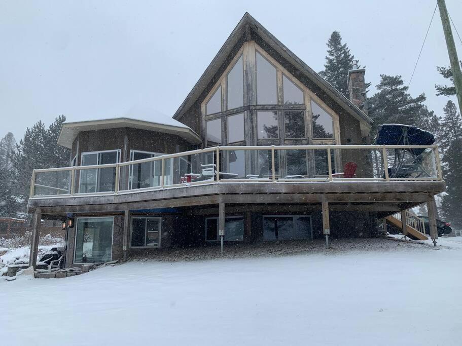 Luxury Lakeview Dream Cottage with Hot Tub