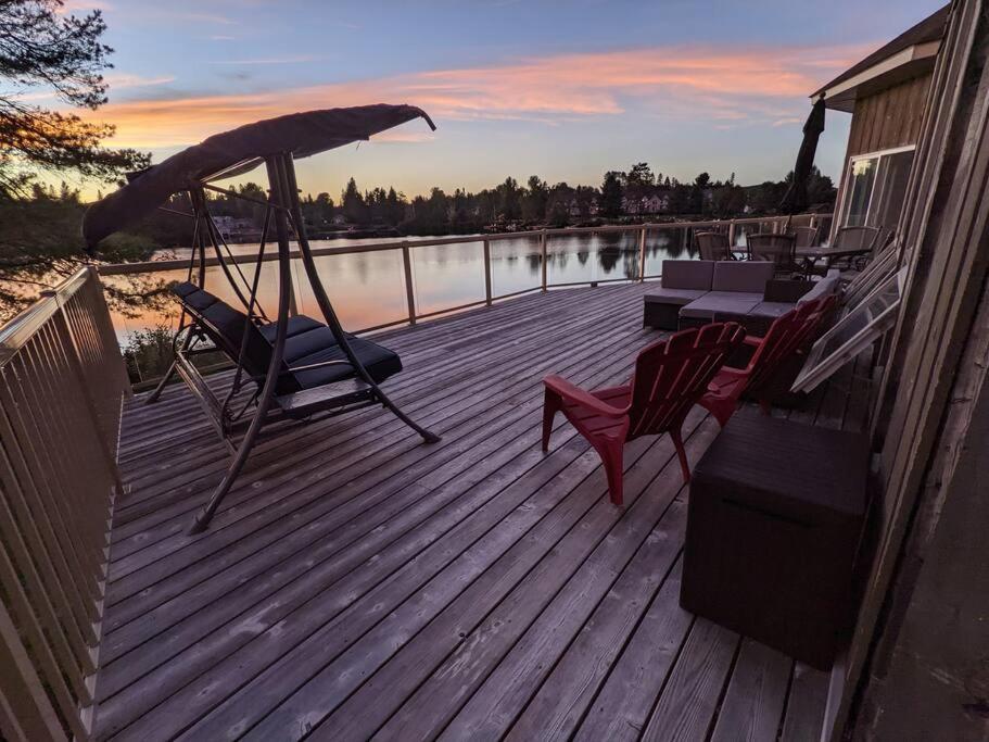 Luxury Lakeview Dream Cottage with Hot Tub